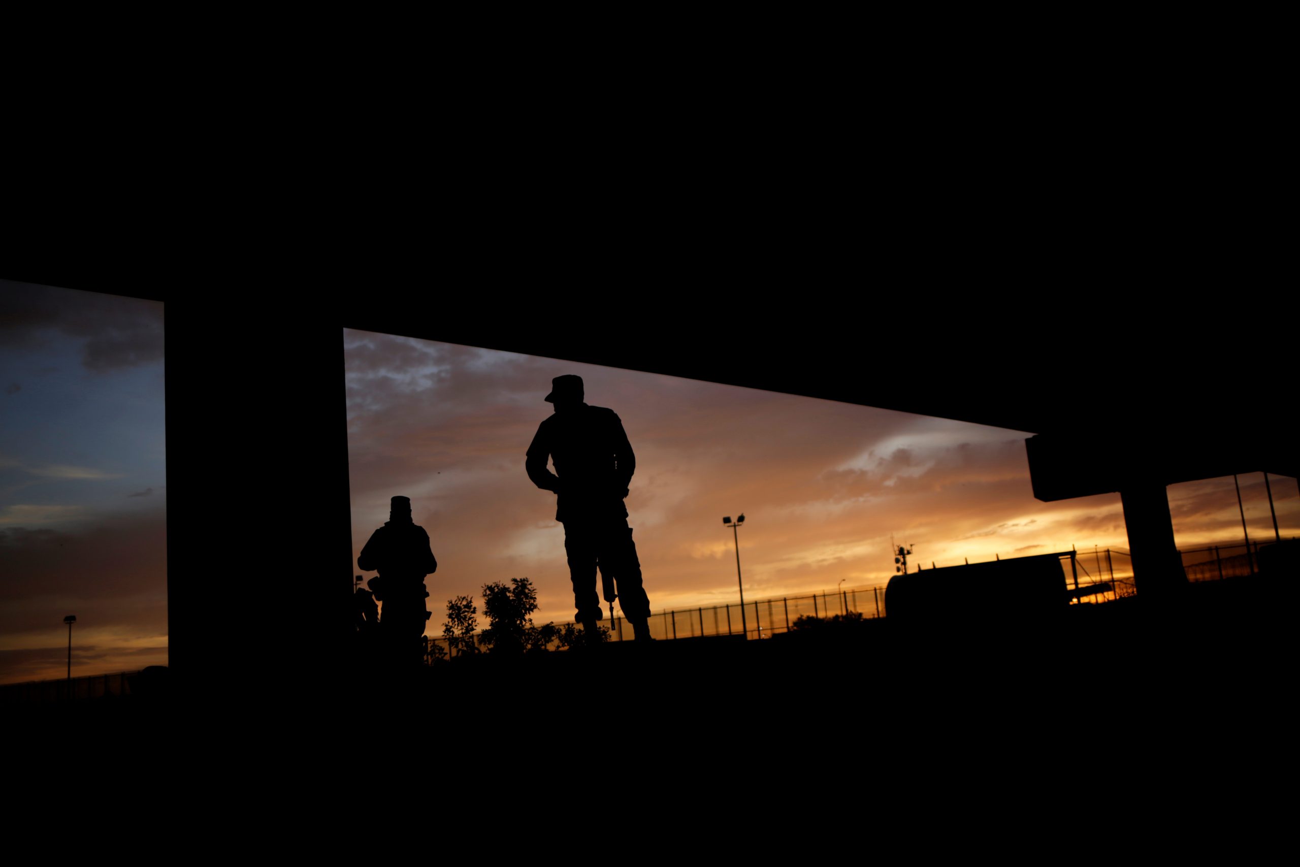 Video shows cartel brandishing AK-47s, taunting law enforcement at Texas border