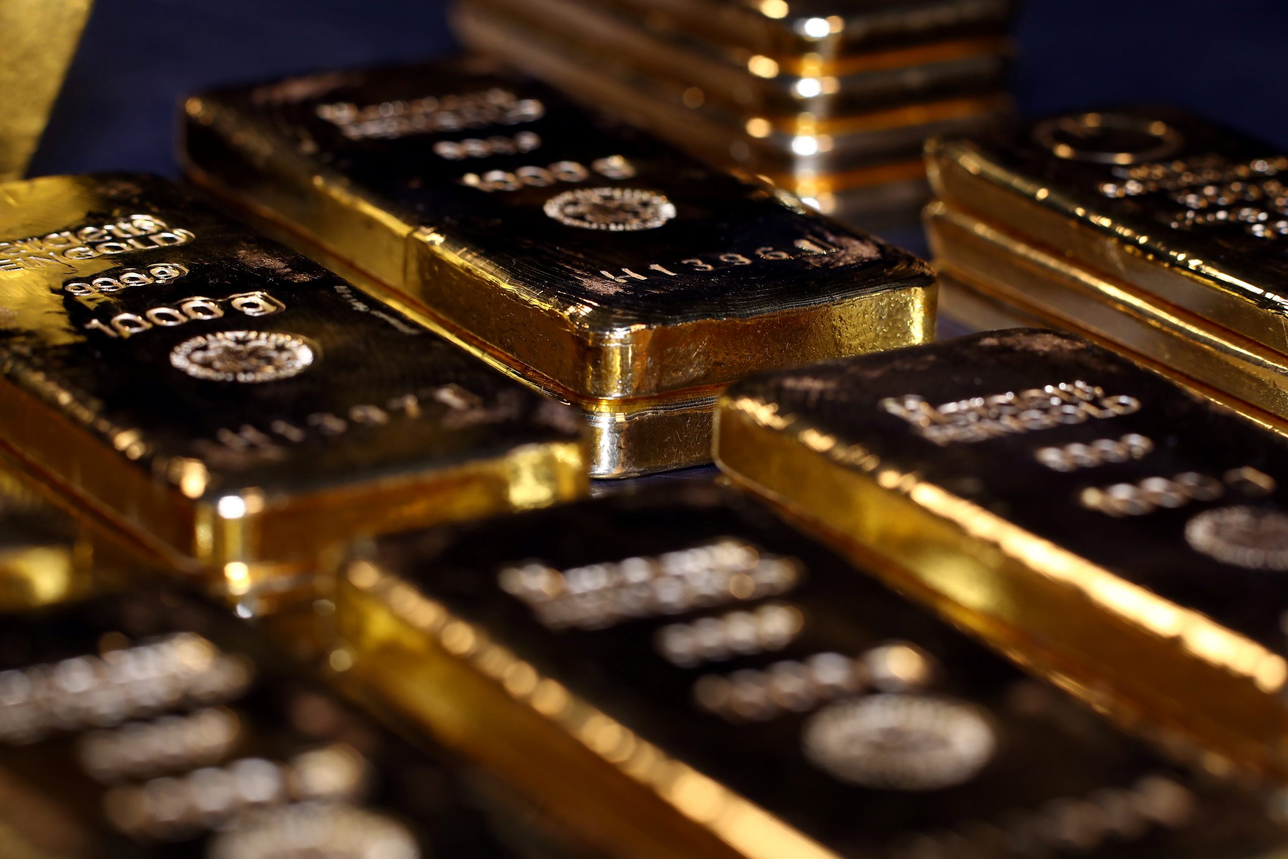 Gold Soars Past $2,000, Gold Up On Stimulus Plan