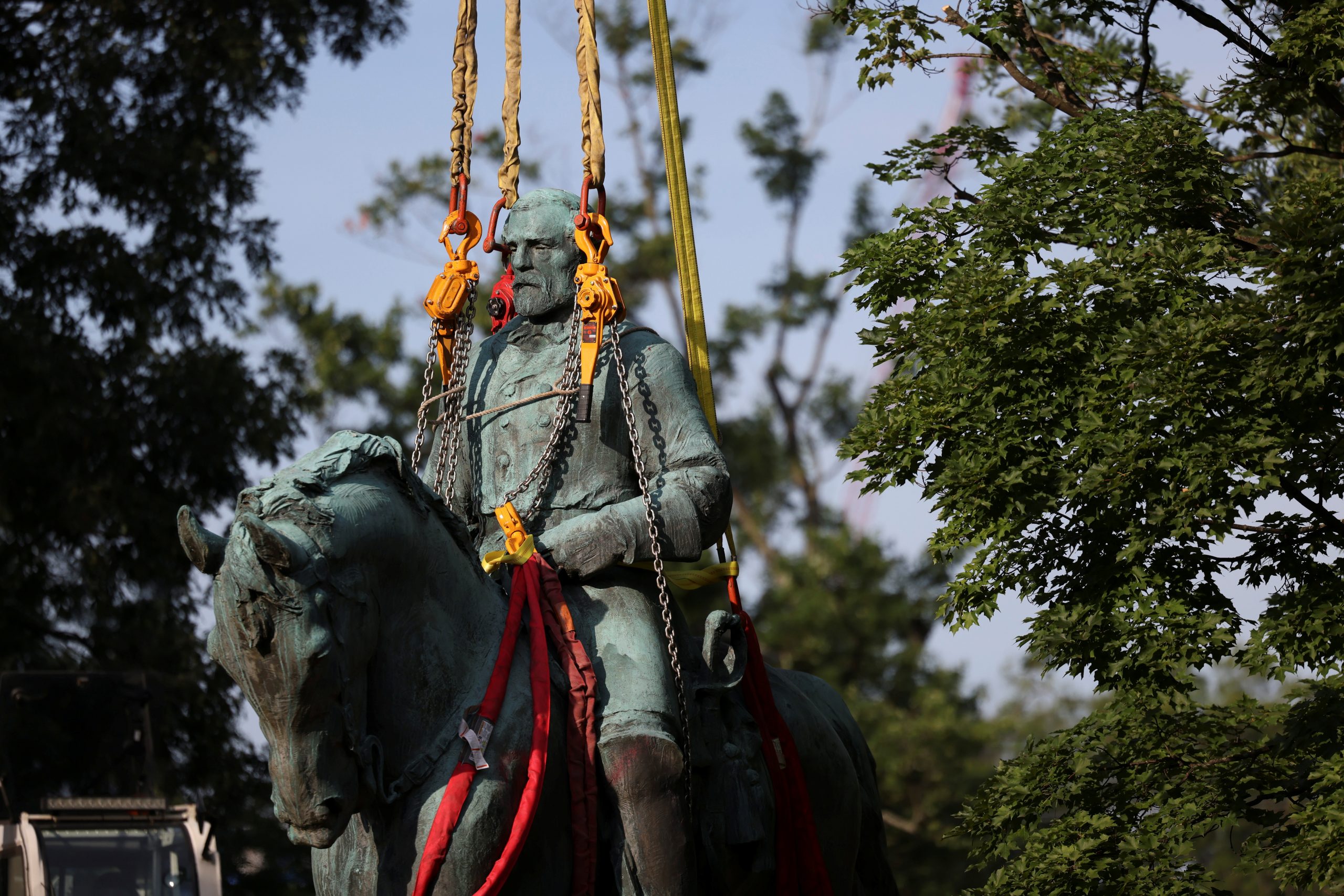 Robert E. Lee Statue At Center of Charlottesville Riots Removed