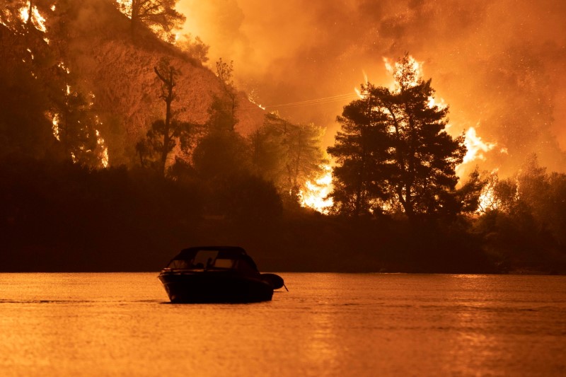 No End to Greek Inferno as Wildfires Rage Into the Night