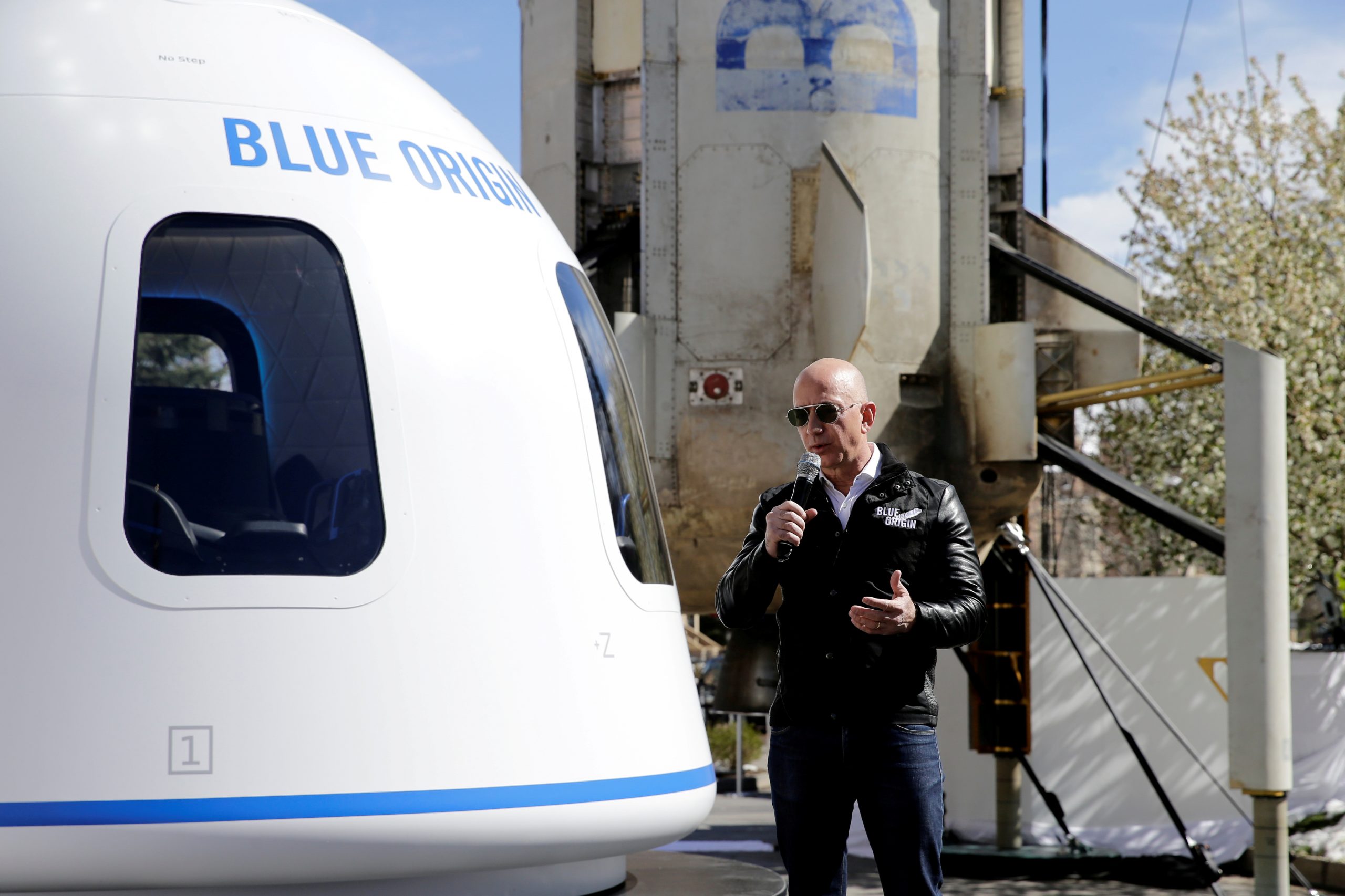 Bezos Sues US Government Over SpaceX Contract