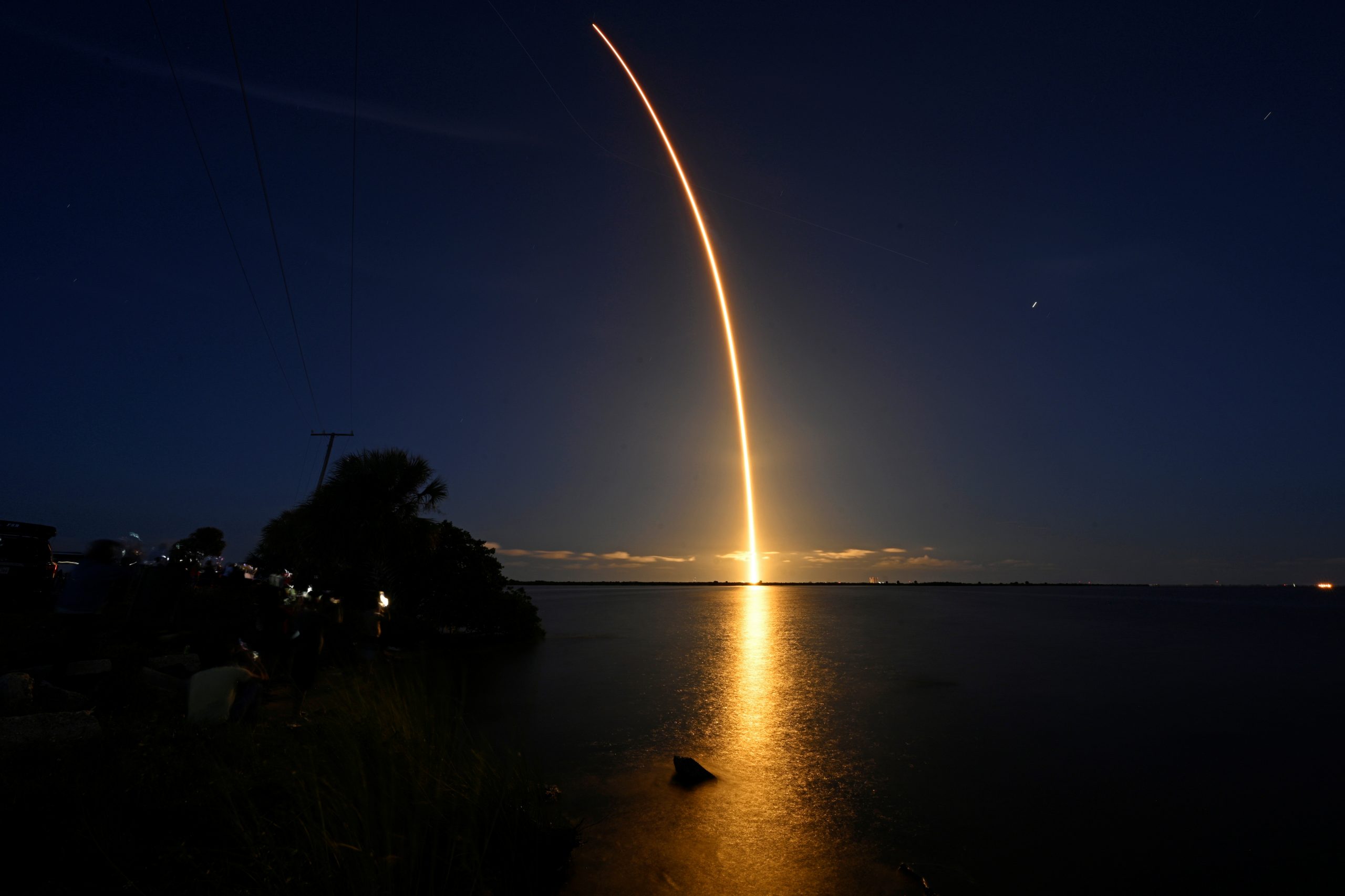 First all-civilian crew launched to orbit aboard SpaceX rocket ship