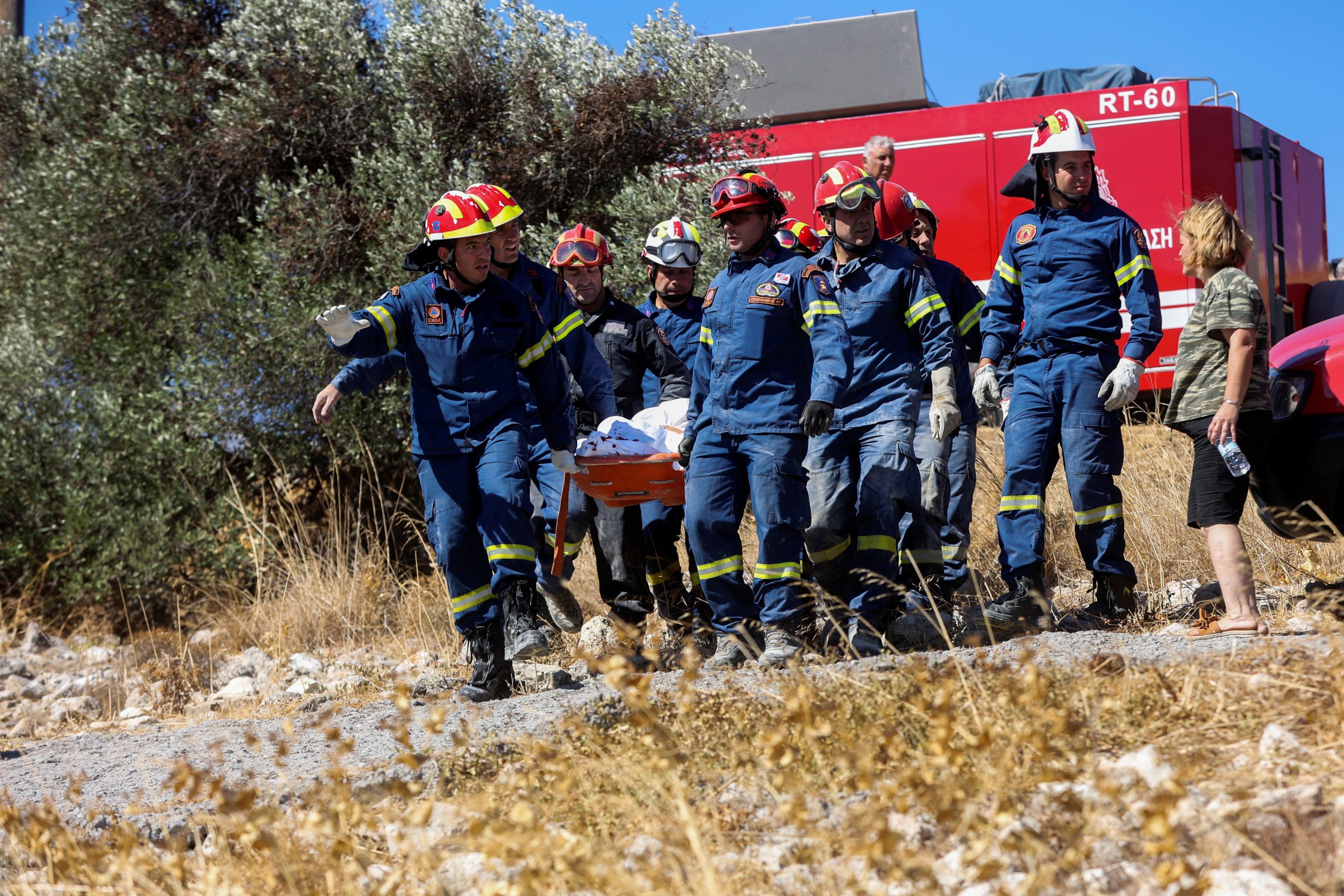 Quake wrecks old buildings in Crete, killing one person