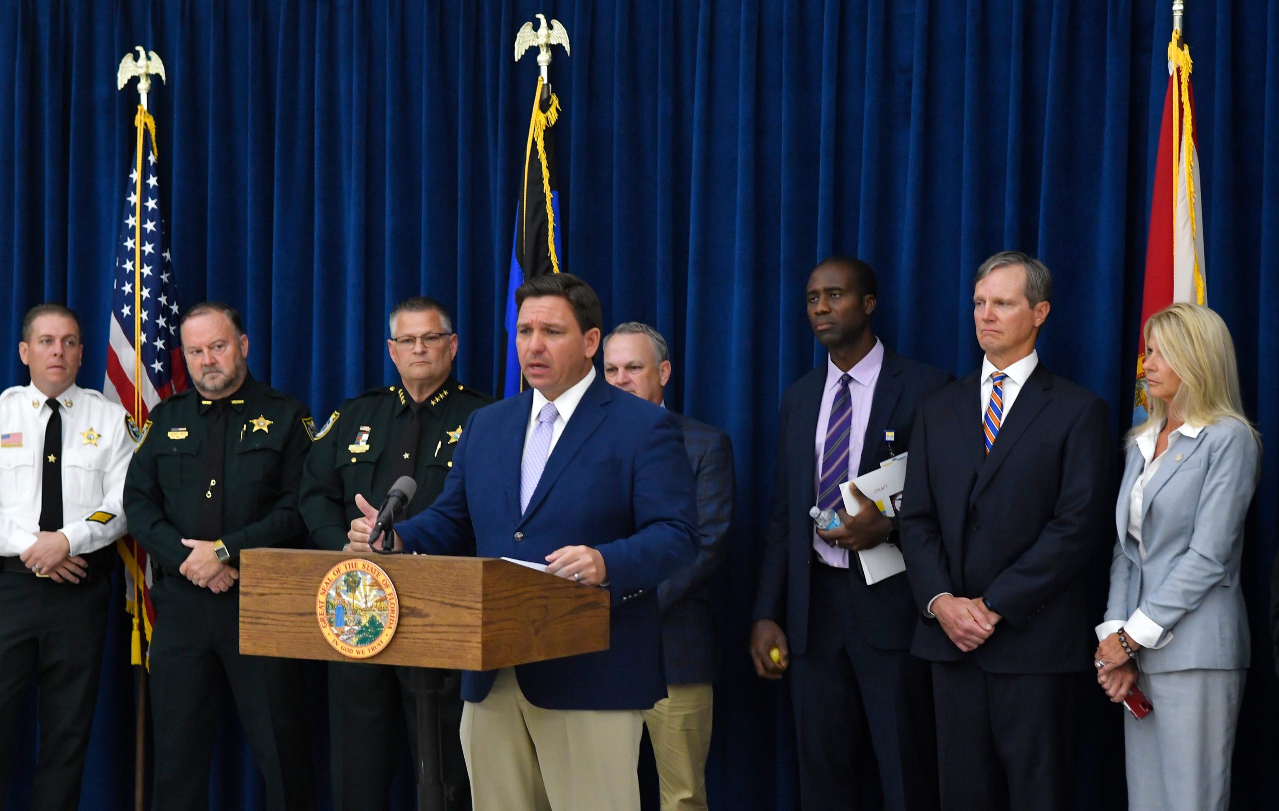 DeSantis offers $5,000 to police officers to relocate to Florida