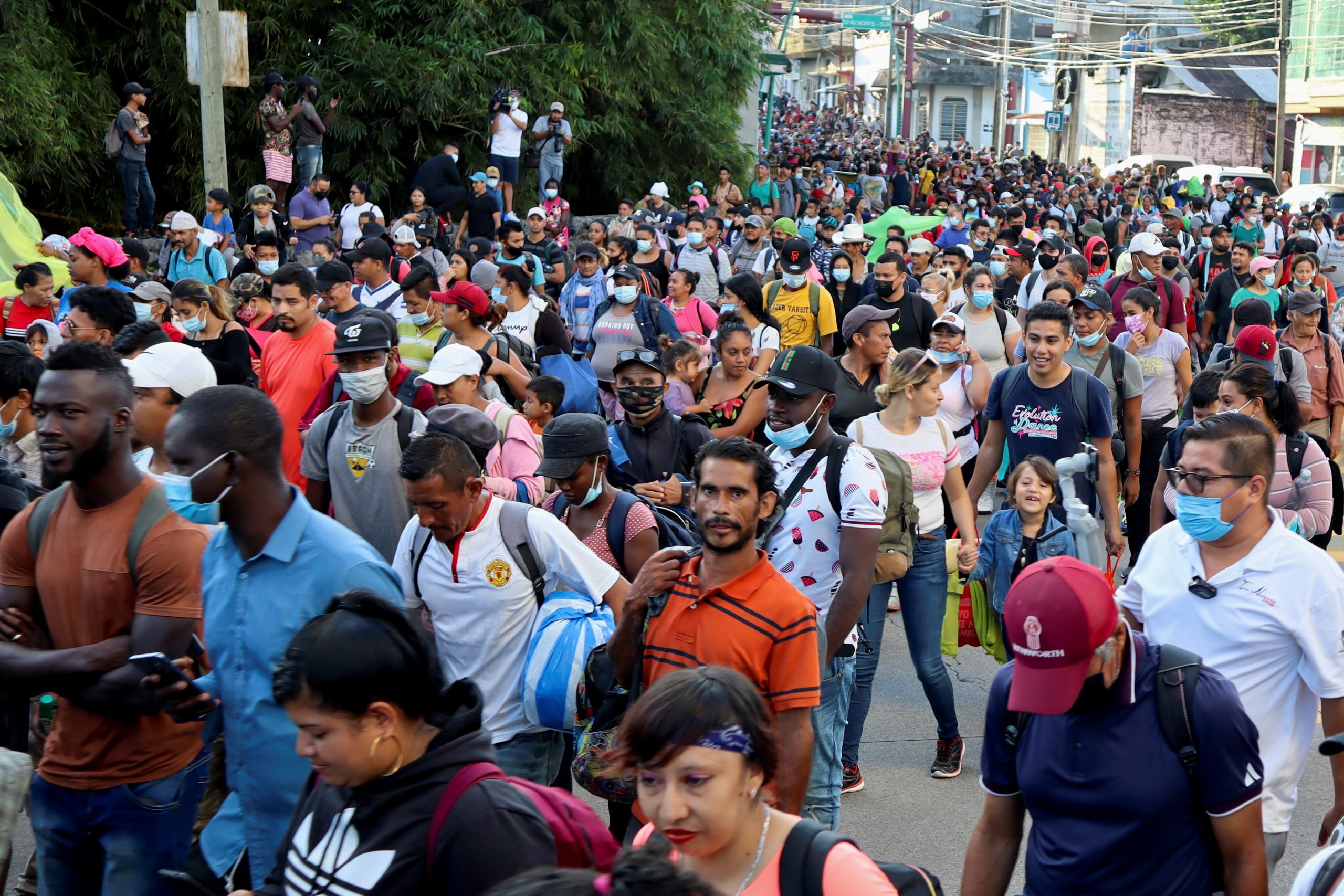 Migrant Caravan breaks through police line in Southern Mexico