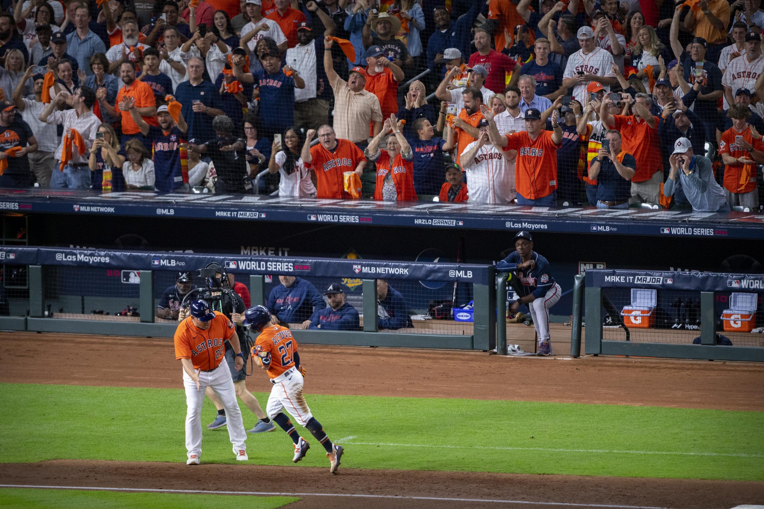 Astros even up World Series with 7-2 victory over Braves