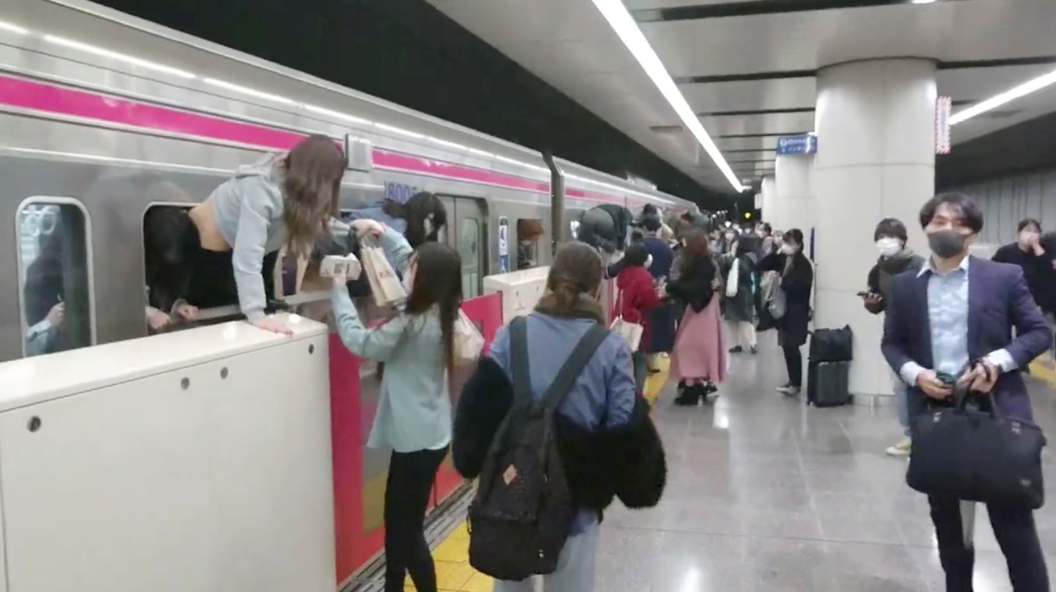 Man dressed as Joker injures 17 on Tokyo train