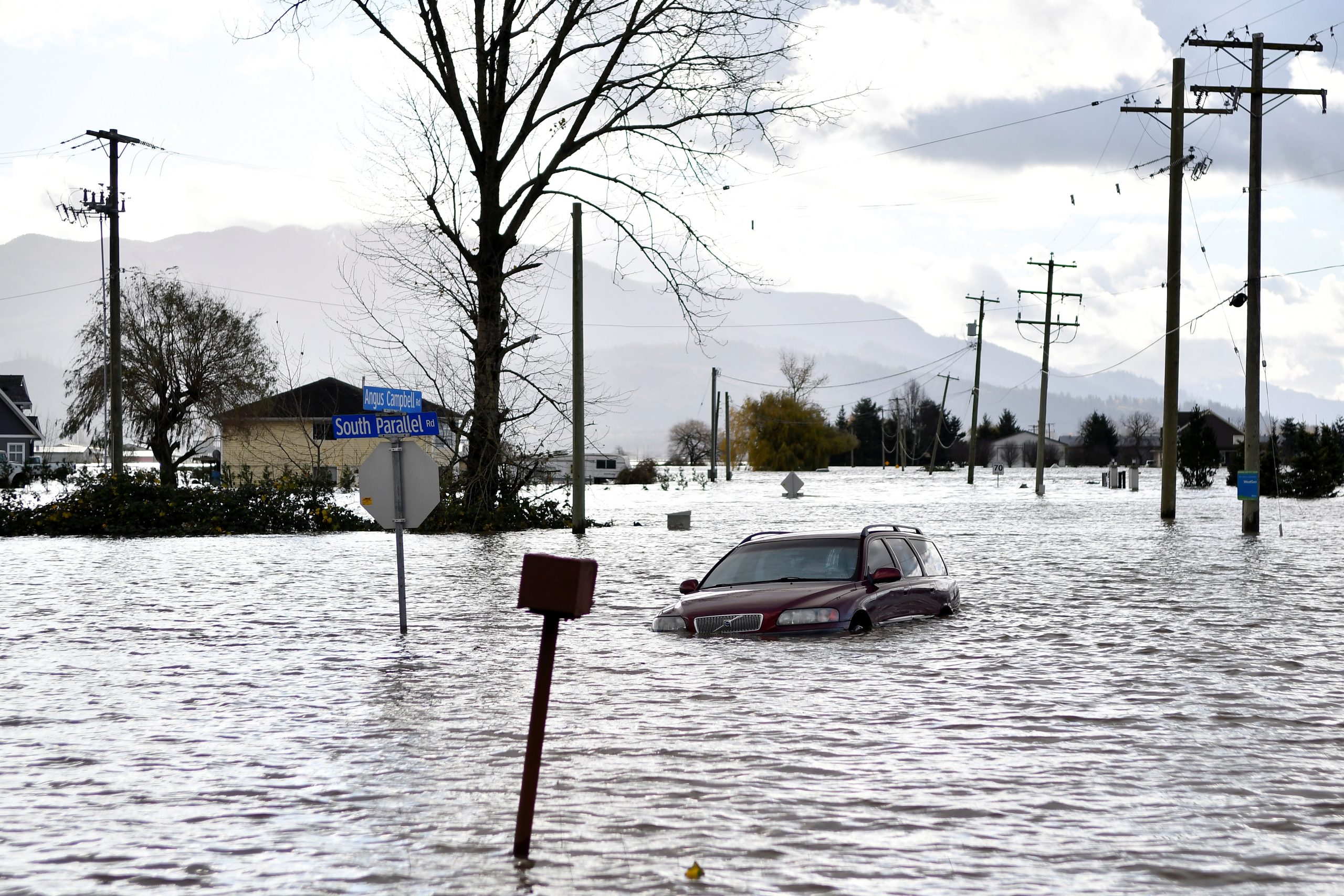 Canada floods cut rail link to Vancouver port; one dead