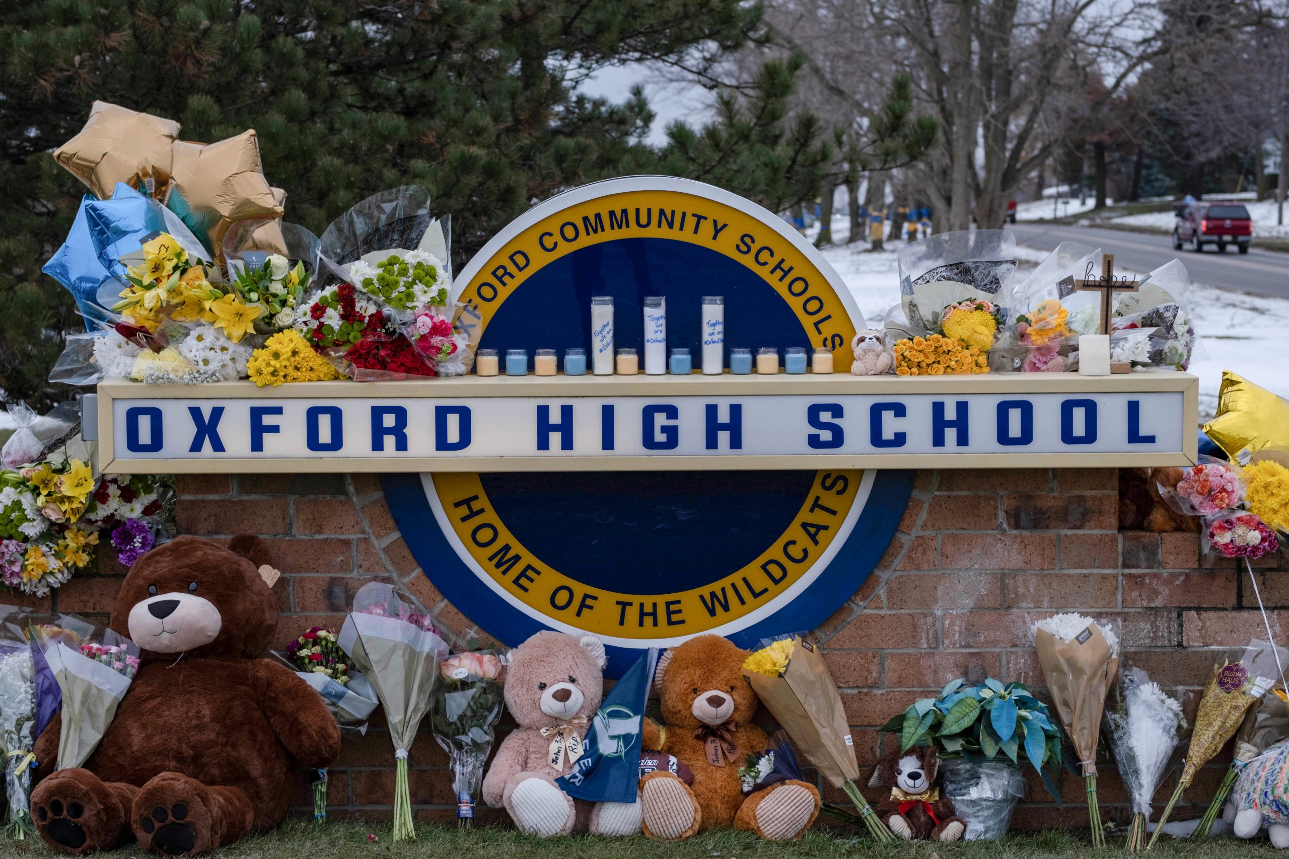 Parents of Michigan teen in school shooting charged with manslaughter