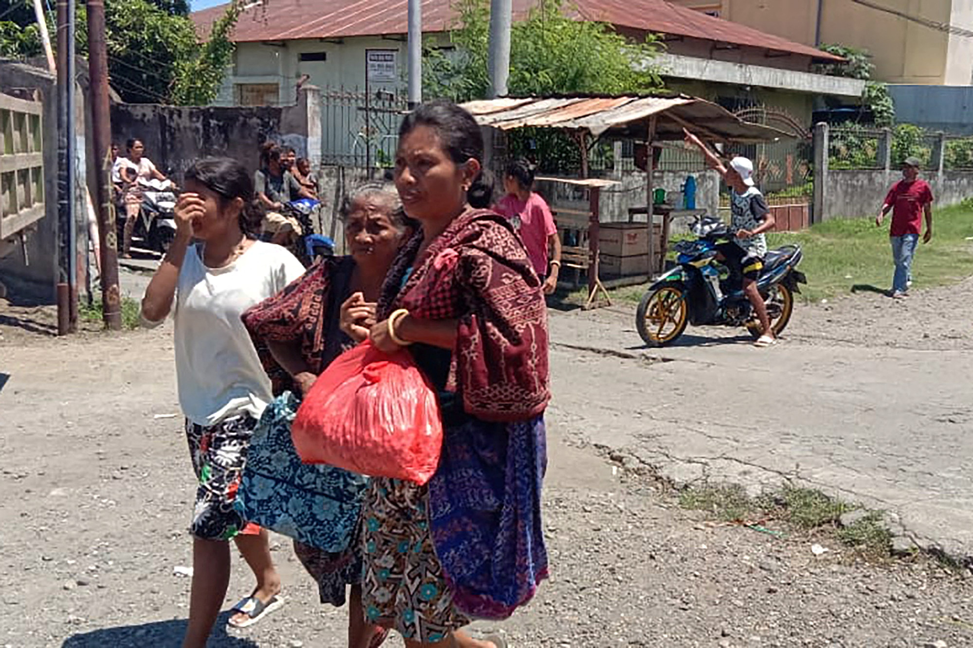 Indonesian quake rattles residents but only one hurt and minor damage