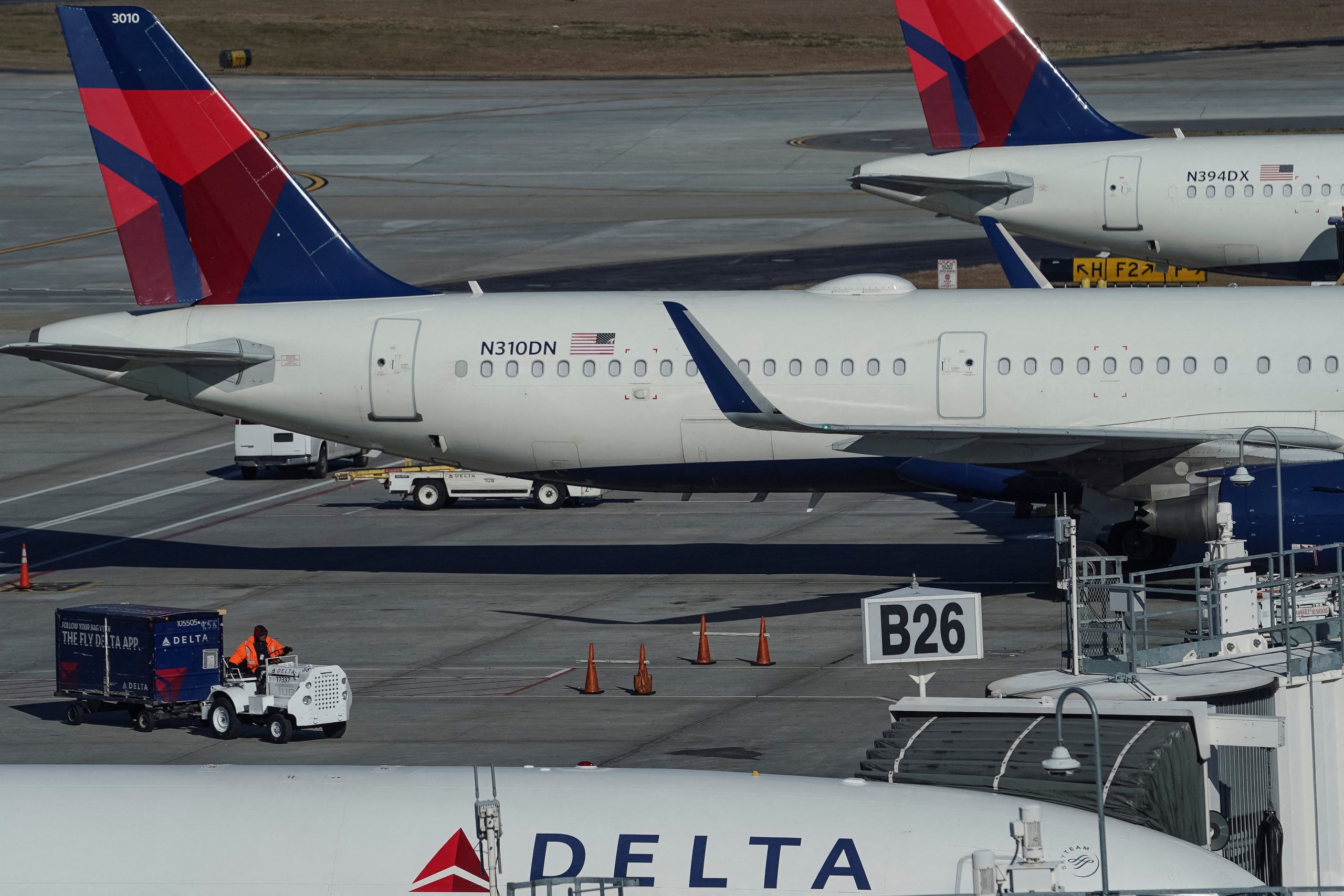 Airline woes continue as Delta, Alaska cancel hundreds of flights Tuesday