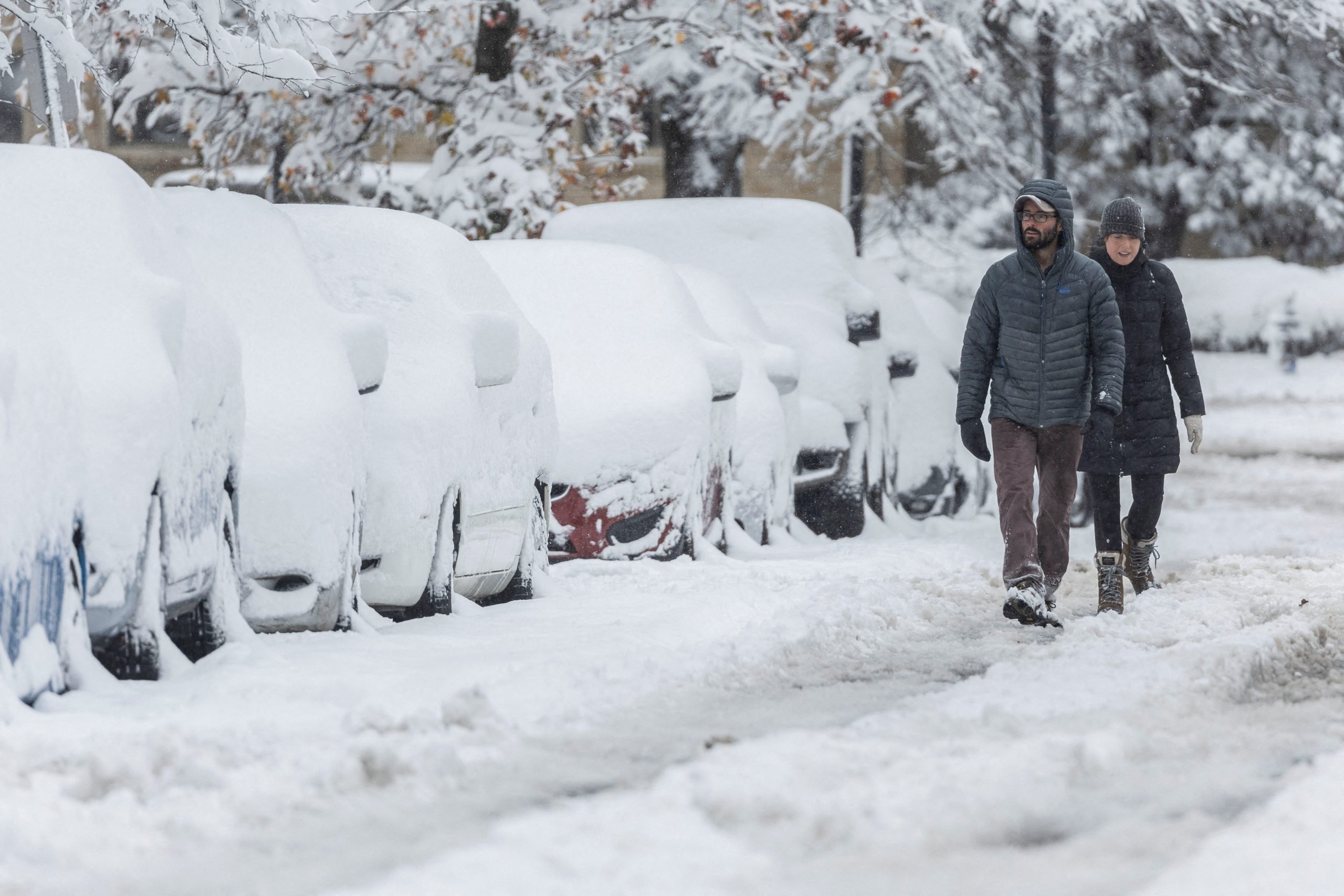 Drivers trapped in cars after U.S. snowstorm shuts down I-95 in Virginia