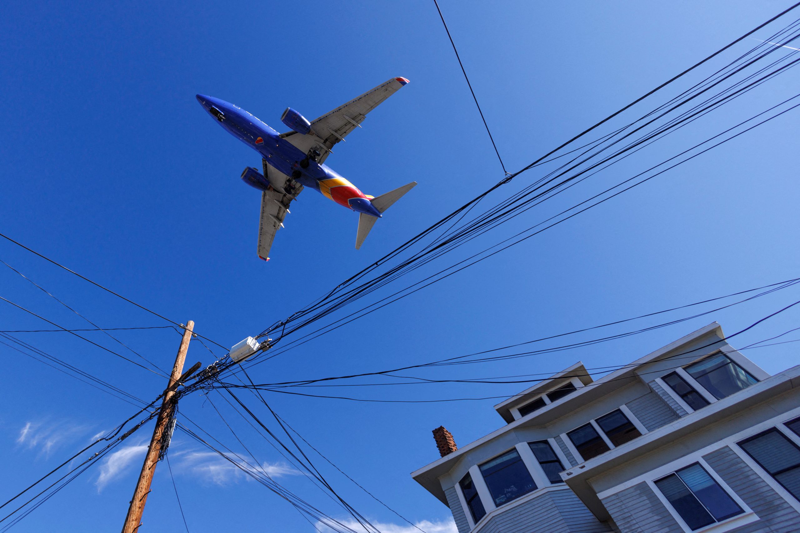 Major U.S. airlines warn 5G could ground some planes, wreak havoc