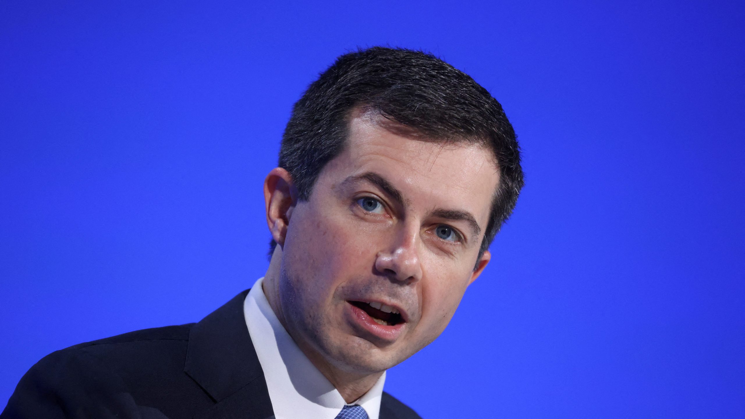 2021 Motor vehicle deaths increased 12% from year prior, Buttigieg unveils new strategy