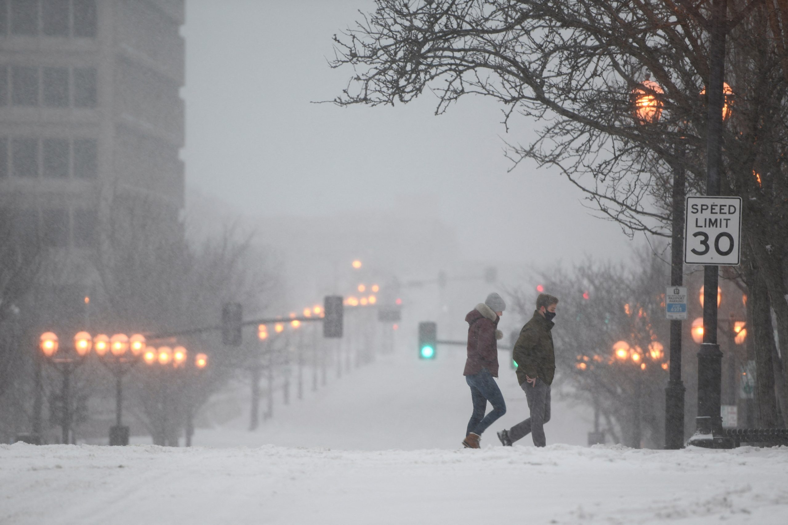 Winter storm wreaks havoc on central, Northeast U.S.