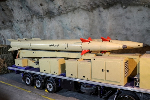 Iran unveils long-range missile as Vienna nuclear talks resume