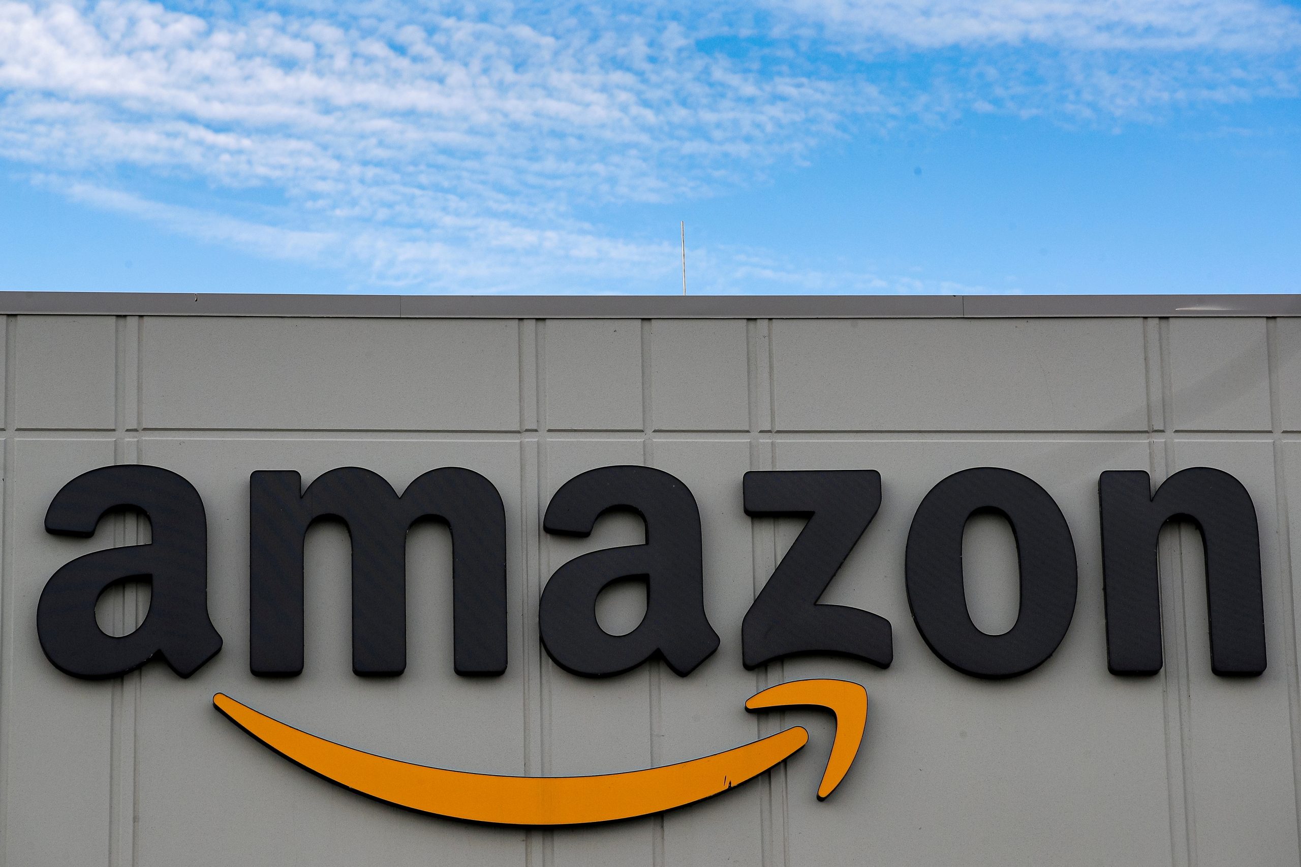 Amazon to allow work without face masks, require vaccination for paid COVID leave