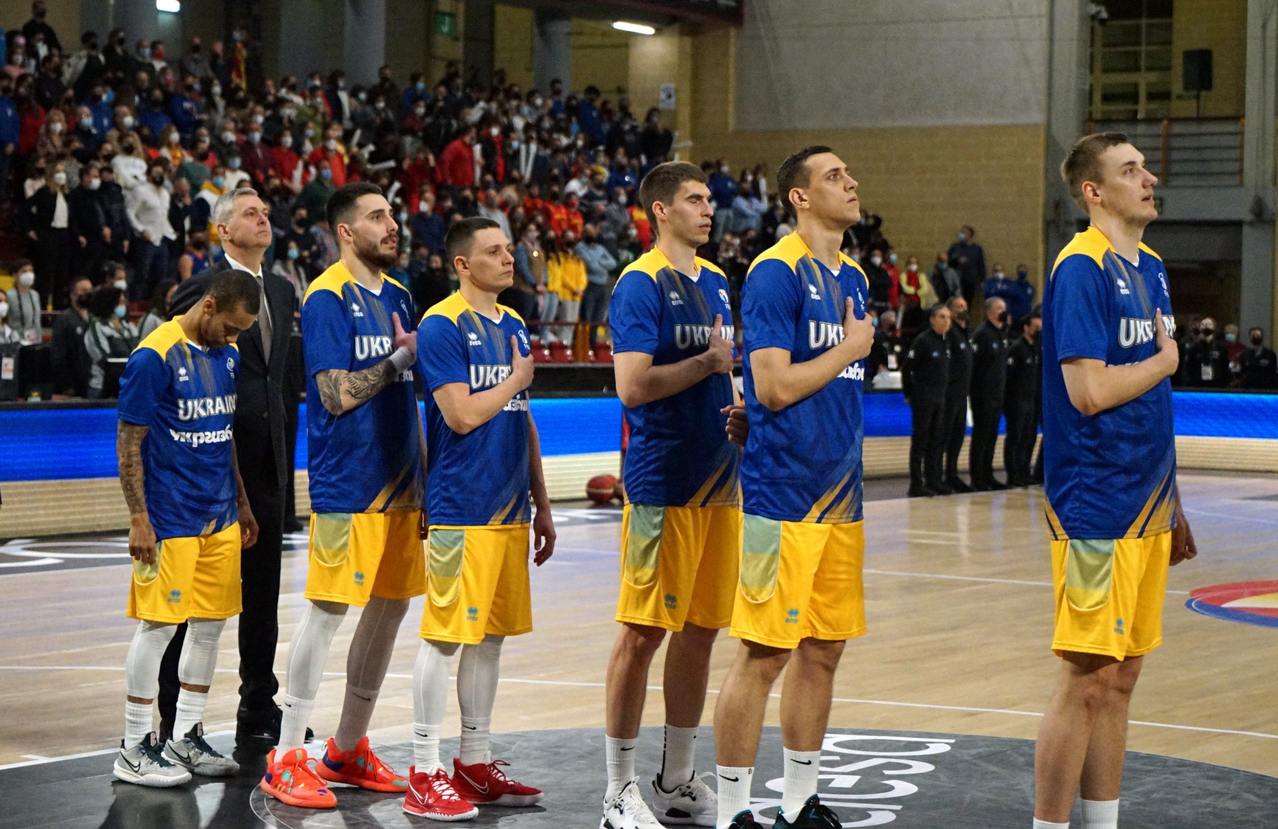 Ukraine basketballers get standing ovation in Spain after emotional loss