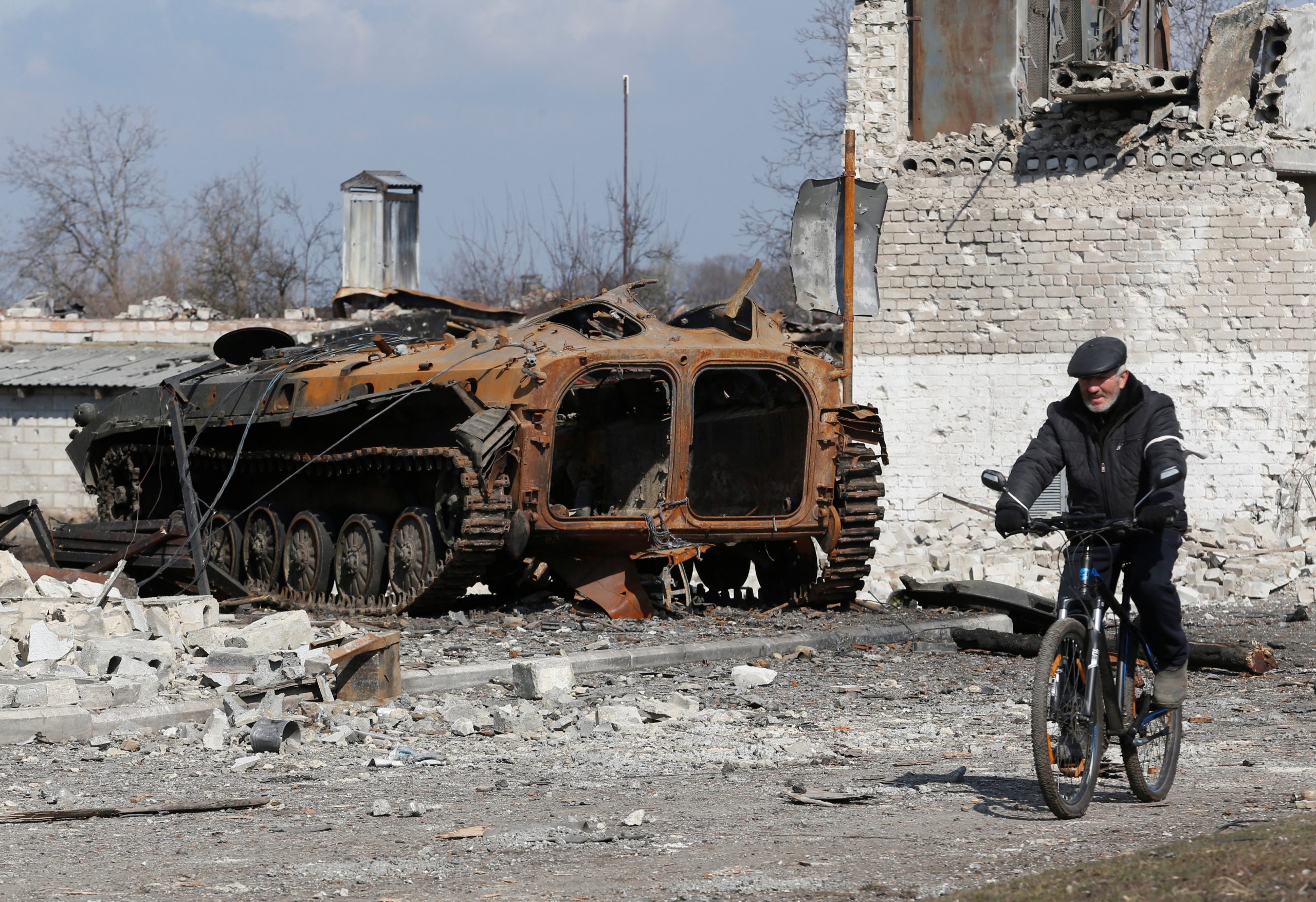 Russia, Ukraine acknowledge progress in talks as fighting intensifies overnight