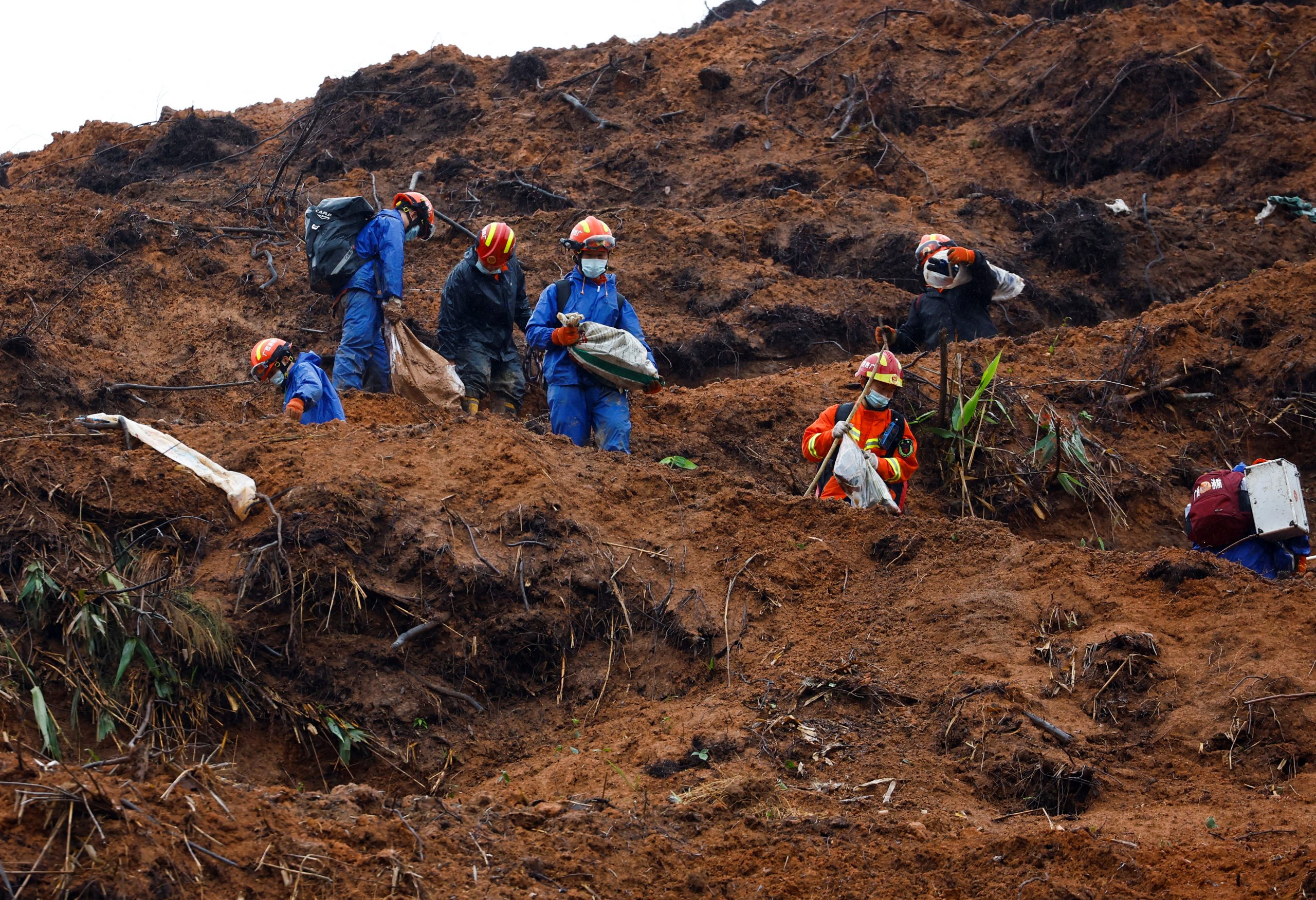 Chinese jetliner crash puzzles experts