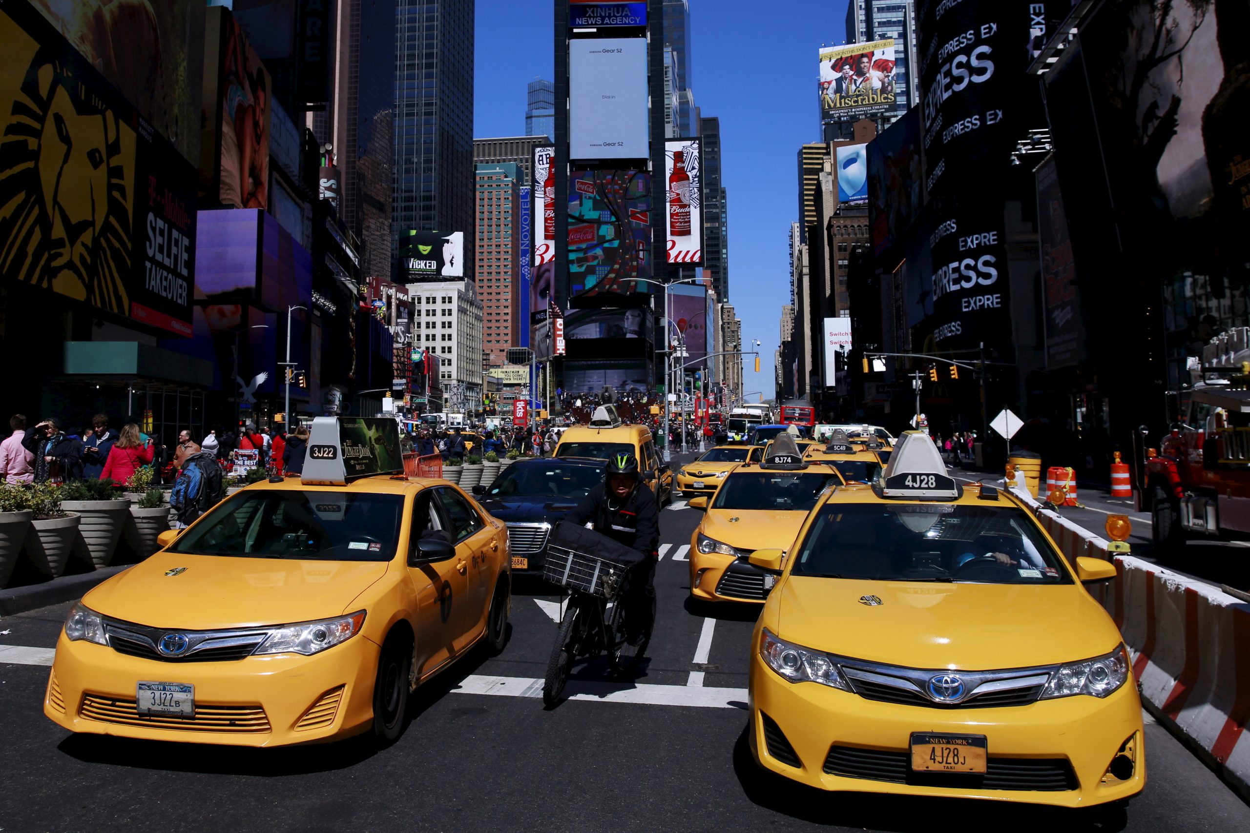 Uber expands on taxi strategy by adding New York City’s yellow cabs to app