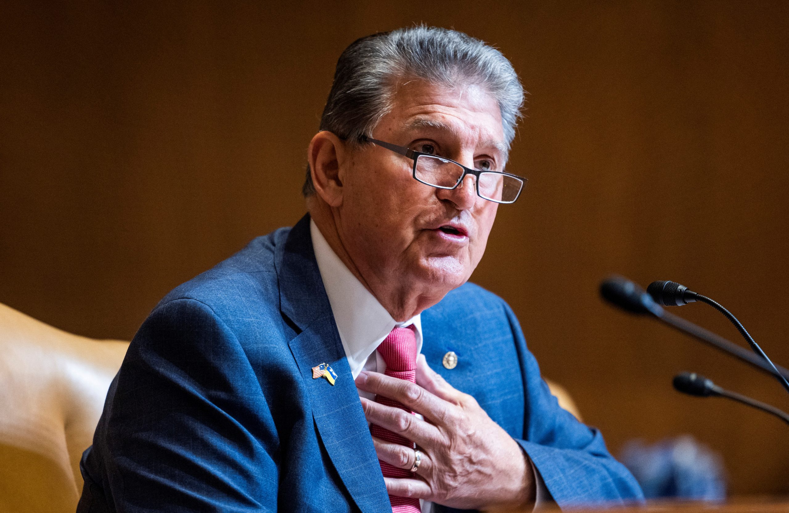 Manchin throws support behind a Republican for US House seat