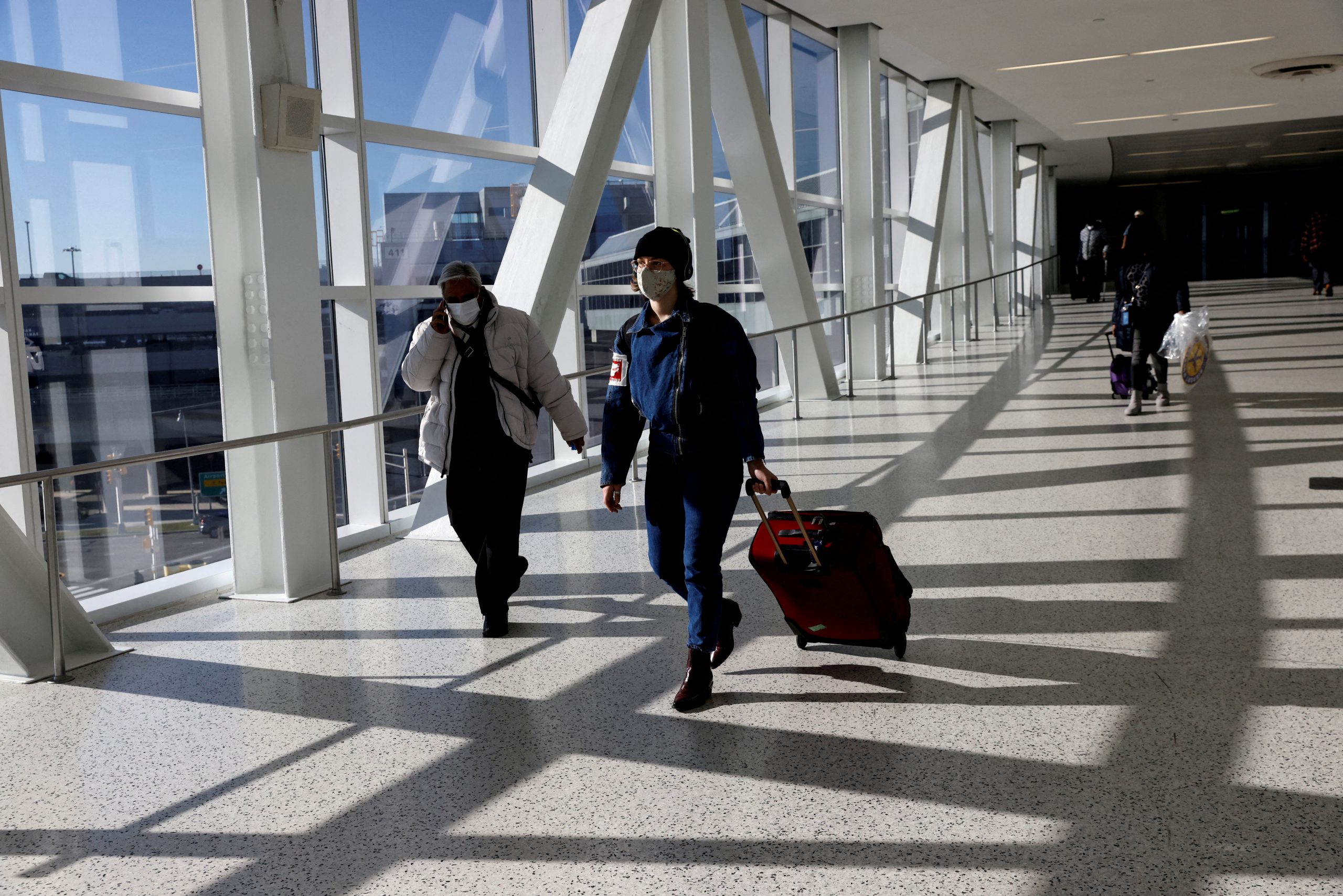 Unruly U.S. air passenger incidents fall to lowest level since 2020