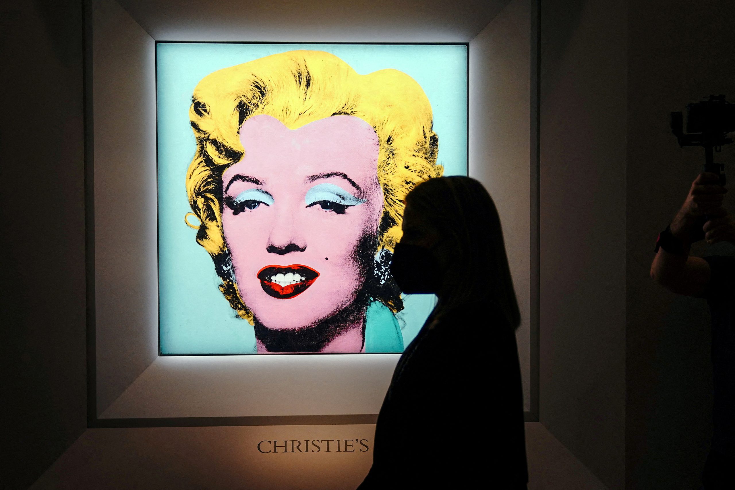 Warhol’s famed ‘Marilyn’ silk-screen sells for record $195 million at auction