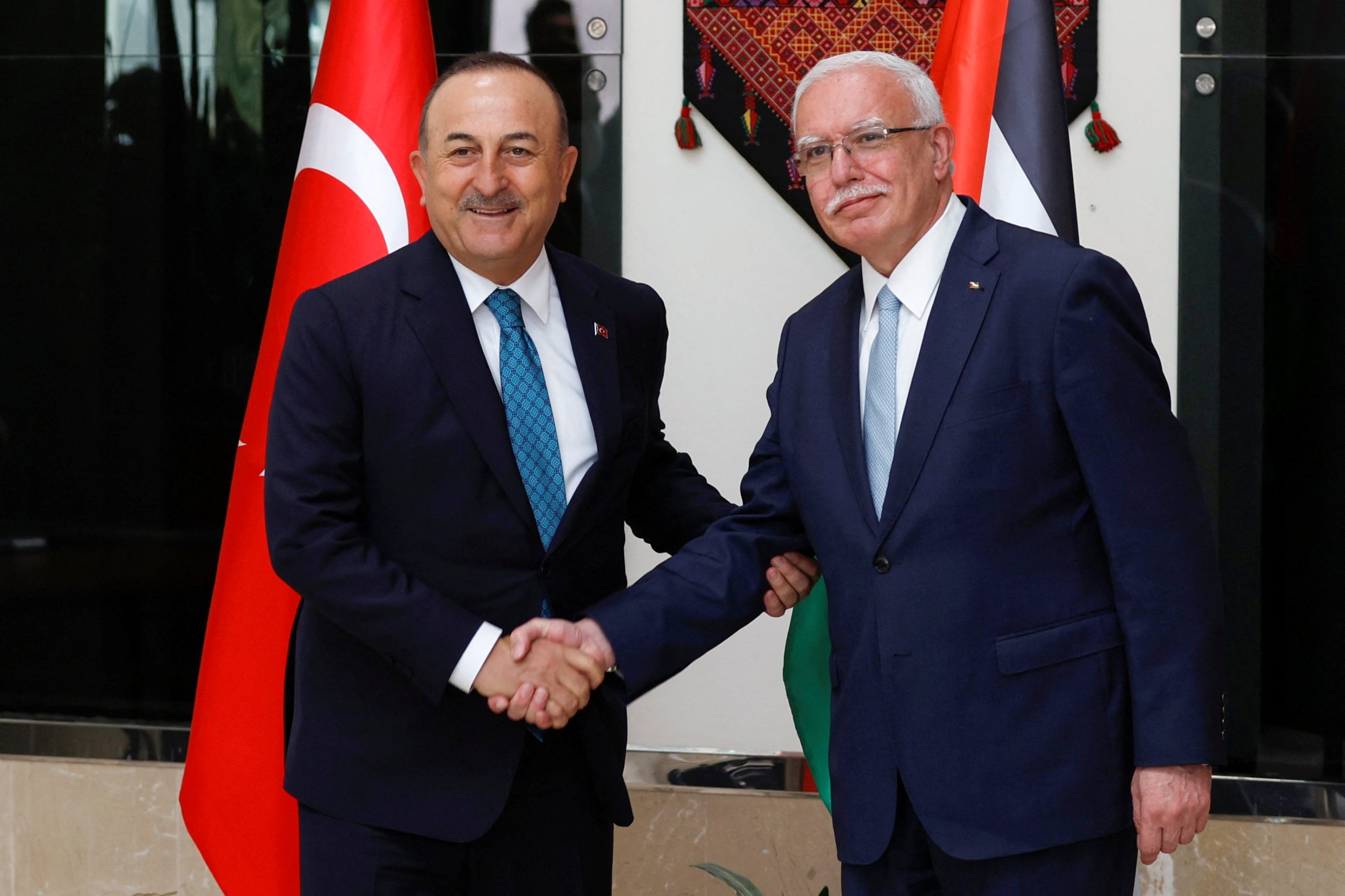 Turkish foreign minister backs Palestinians ahead of Israel talks