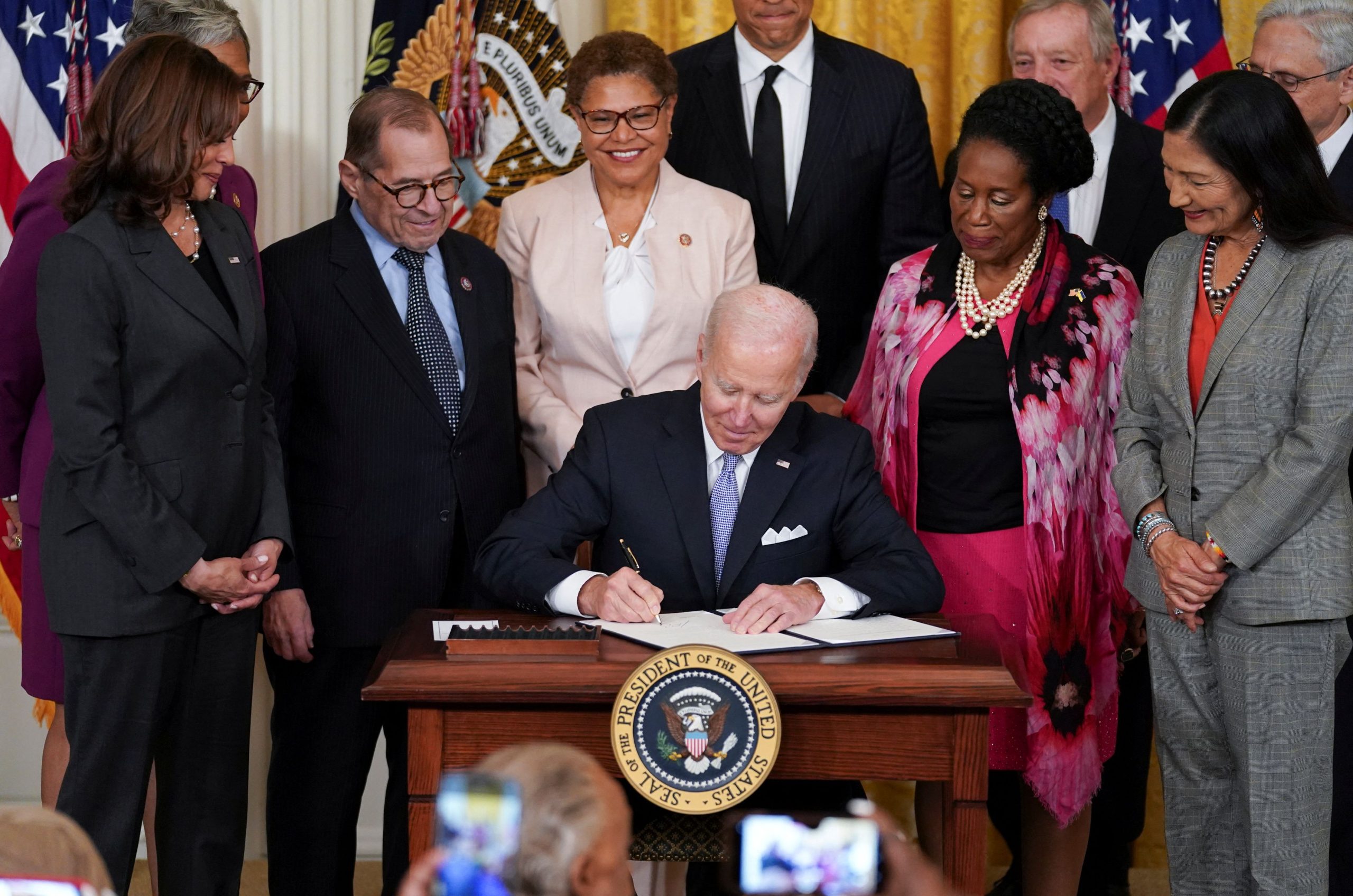 President Biden signs executive order on police reform, bypassing Congress