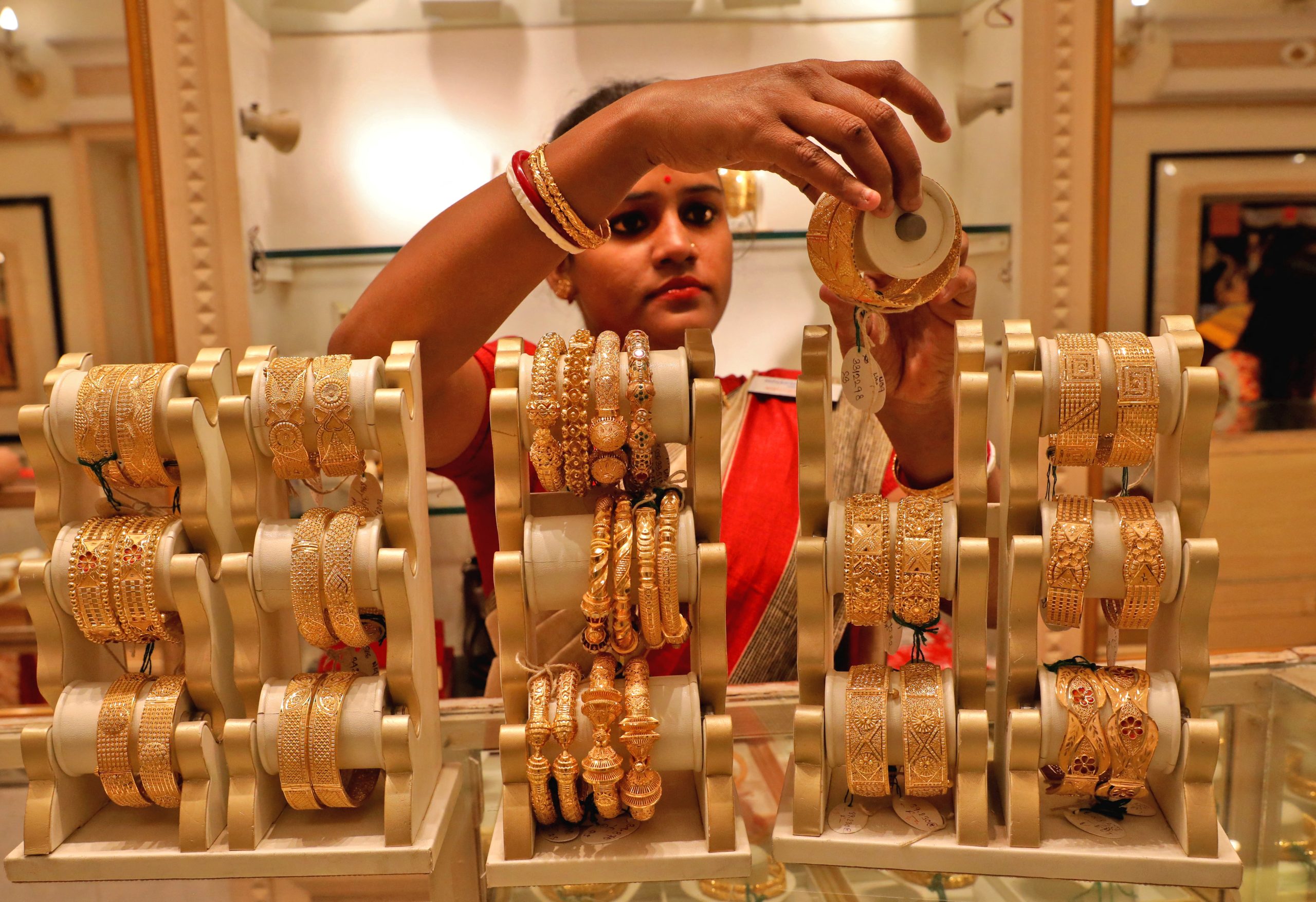 Gold prices slip as Fed affirms aggressive policy stance