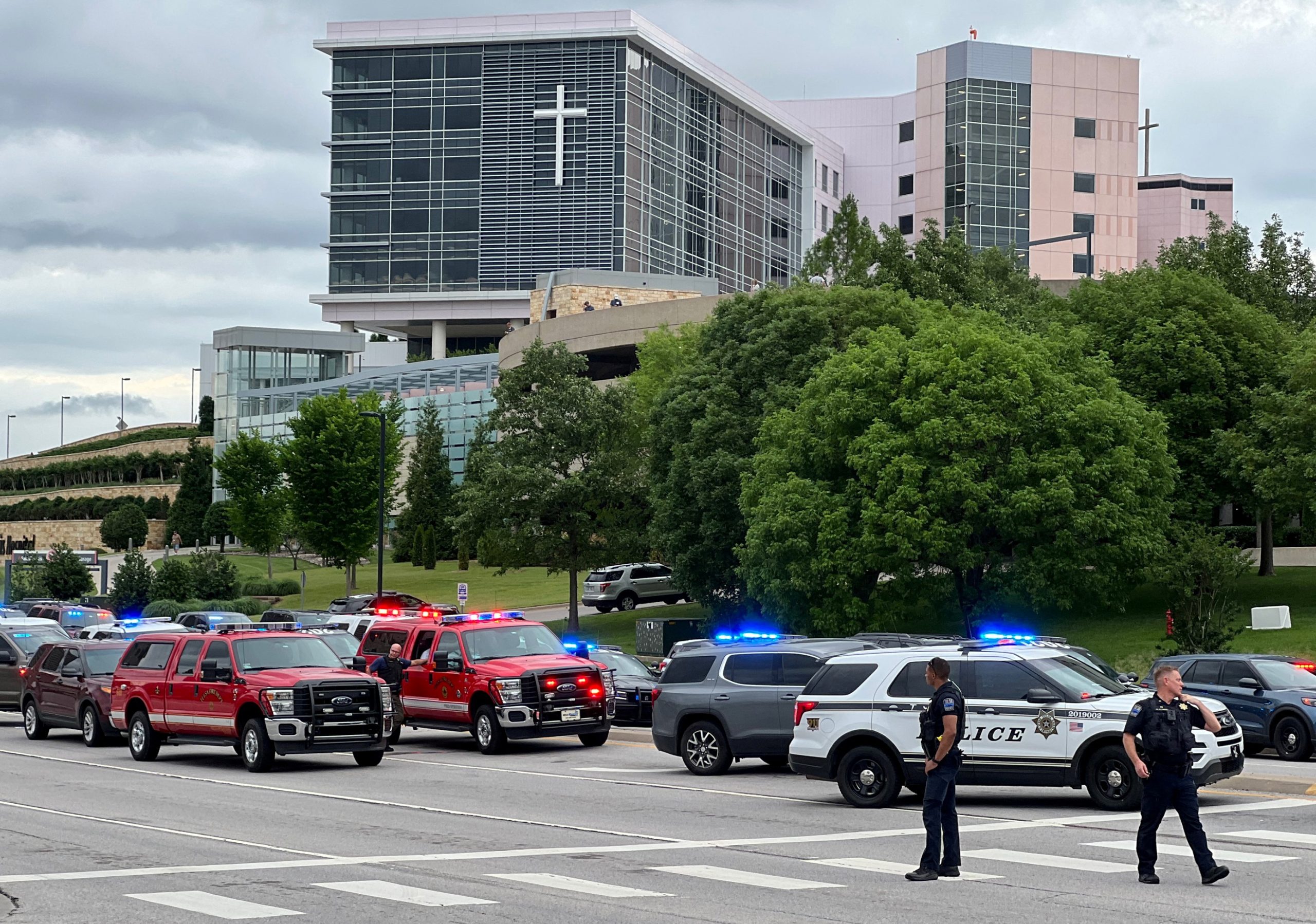 Gunman kills 4, takes own life at Oklahoma hospital