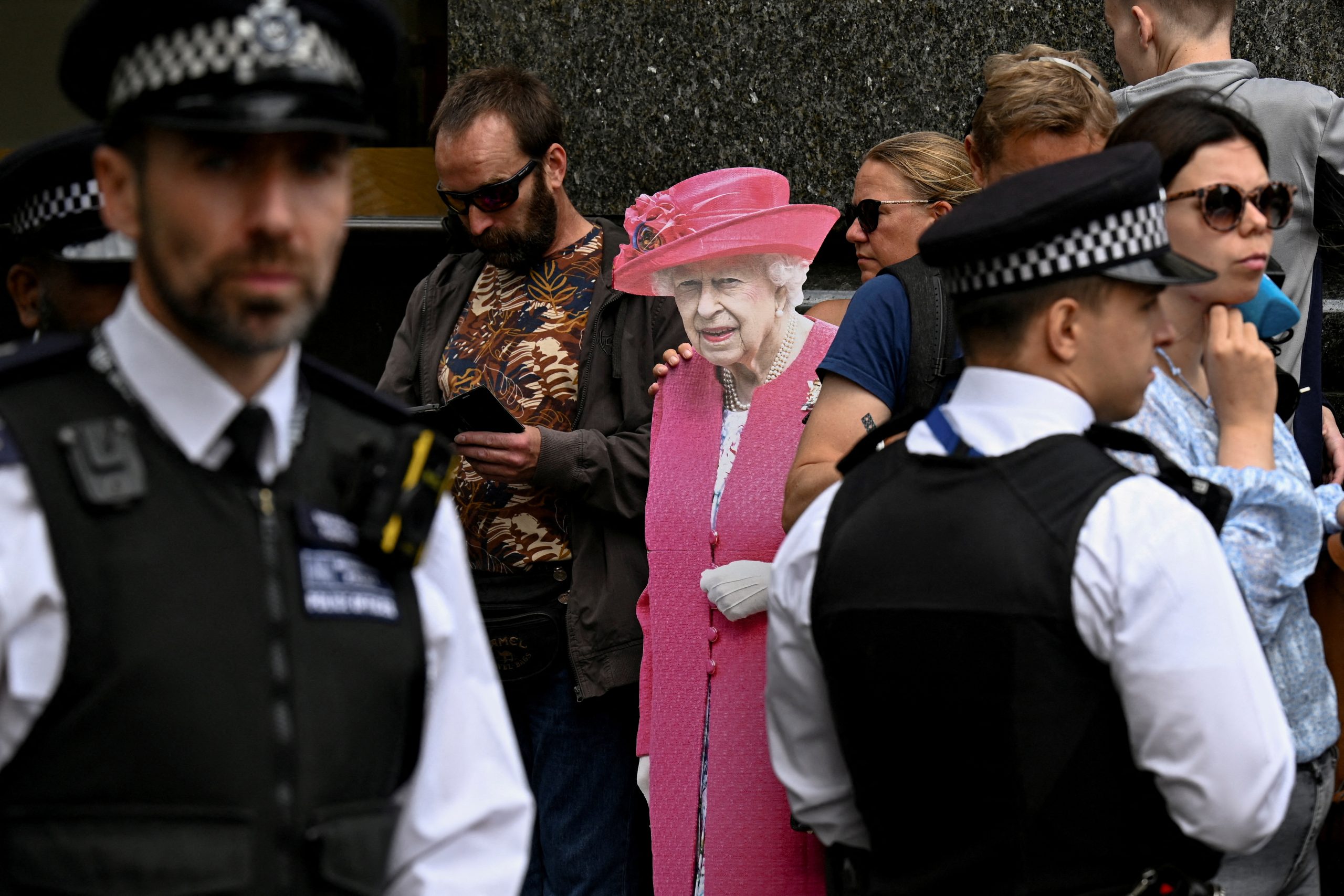 Party, horse race take center stage at Queen Elizabeth’s Jubilee