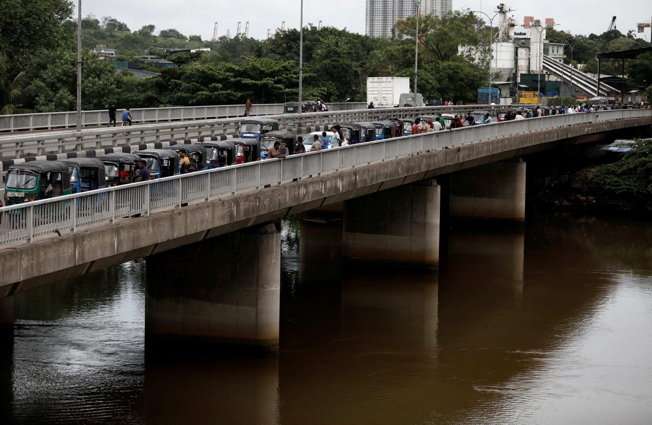 Sri Lankan government tells its workers to stay home