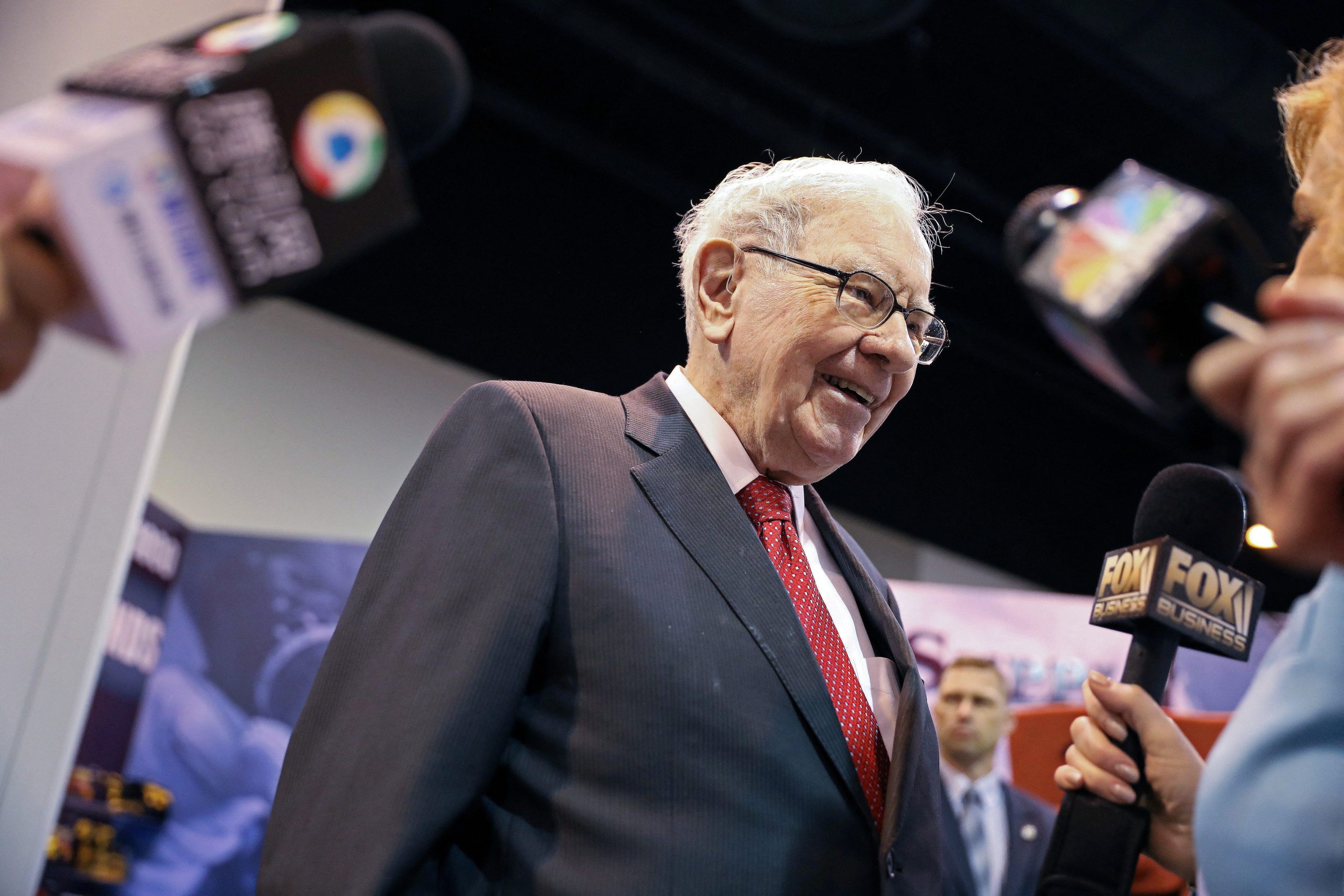 Lunch with Warren Buffett fetches $19 million in charity auction