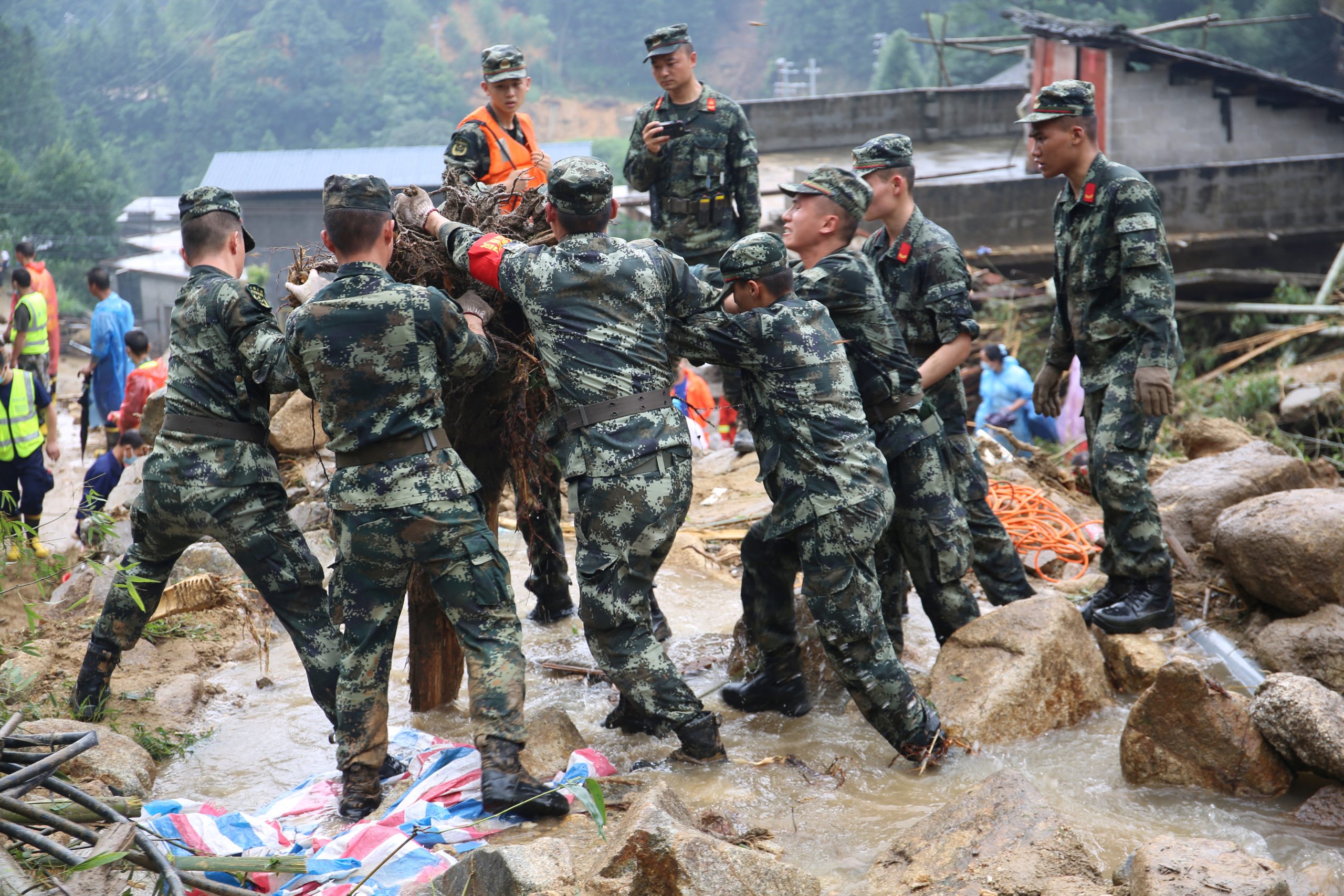 Flooding strikes Southern China