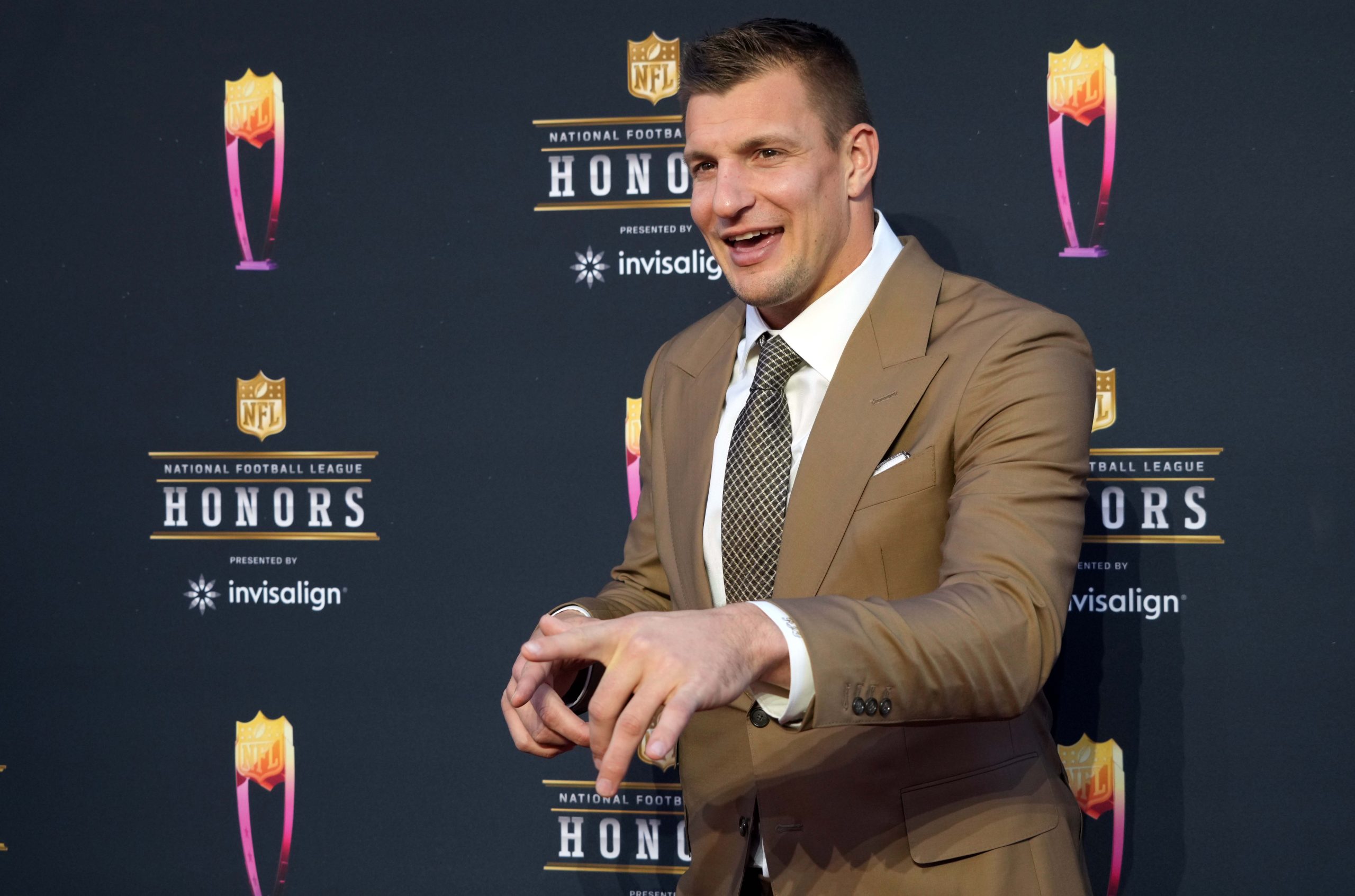 Rob Gronkowski announces his retirement … again