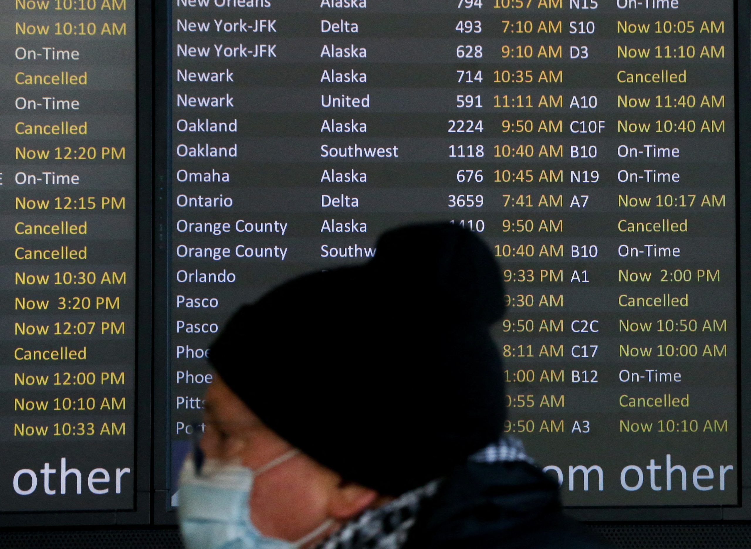 U.S. completes refund probes into 10 airlines, plans enforcement actions