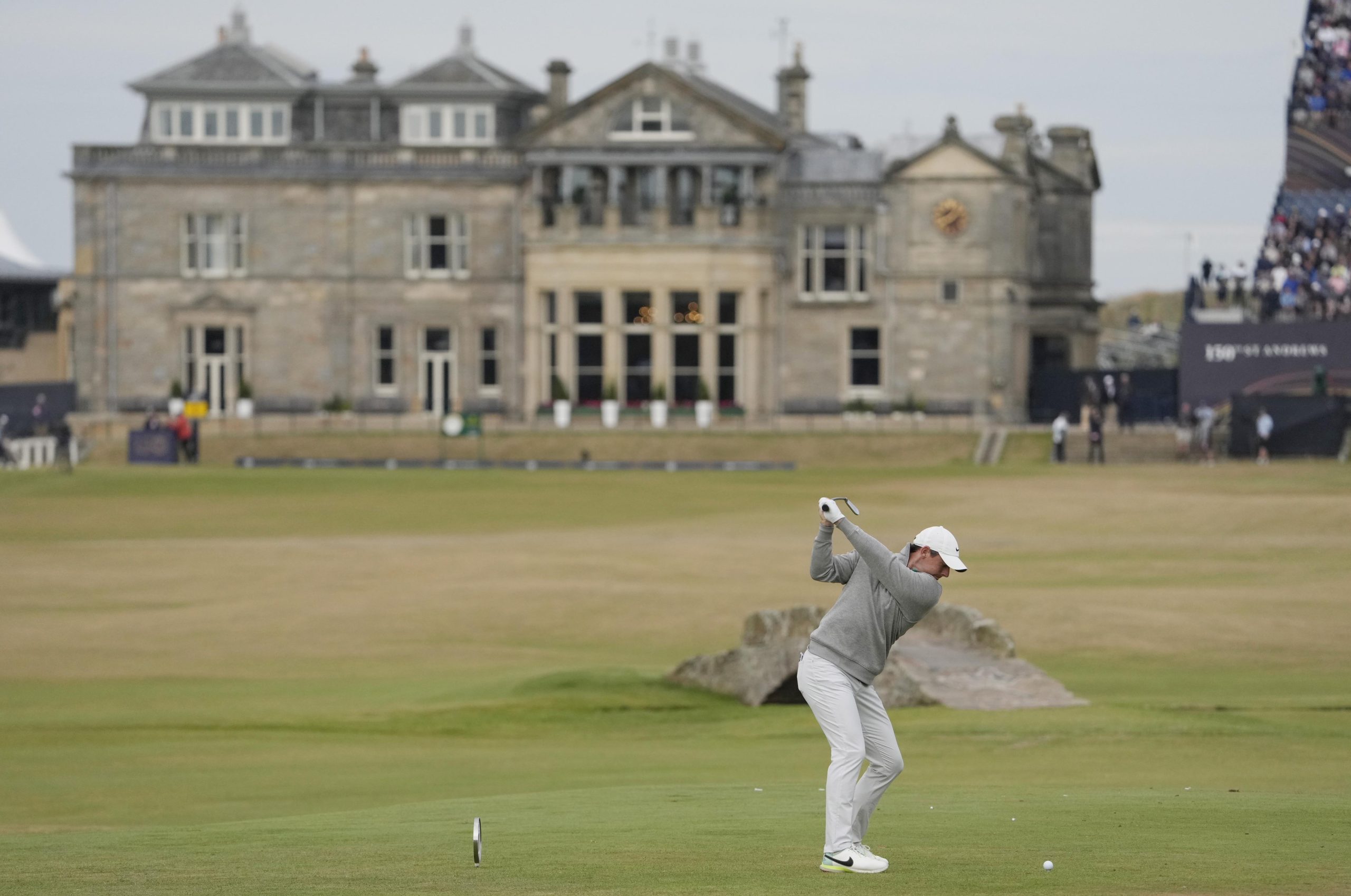 Golf-McIlroy and Hovland looking over shoulders as Open final round gets underway