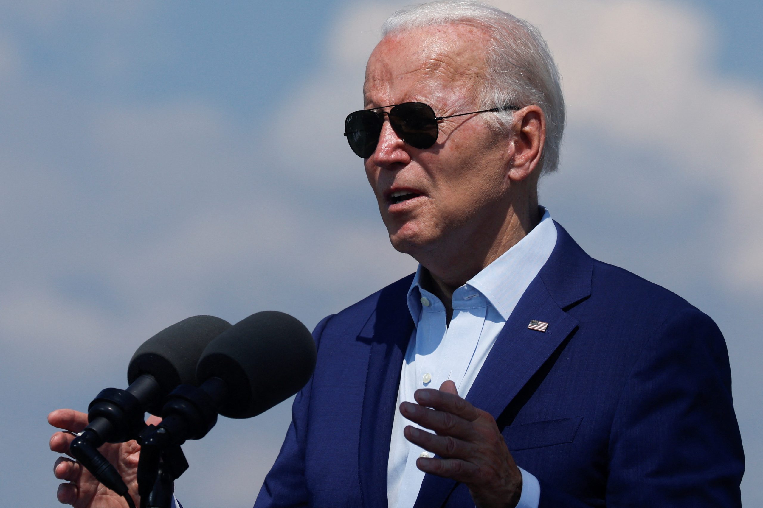 Biden tests positive for COVID, has mild symptoms, taking Paxlovid treatment