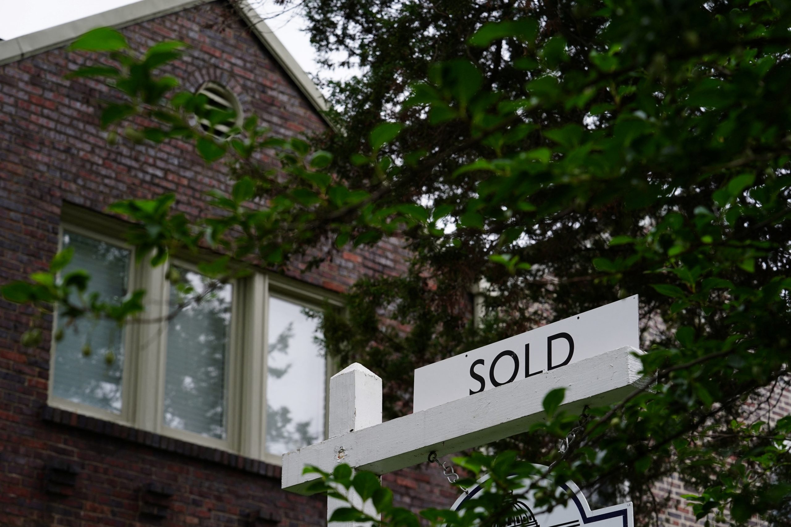 U.S. pending home sales tumble in June as mortgage rates soar