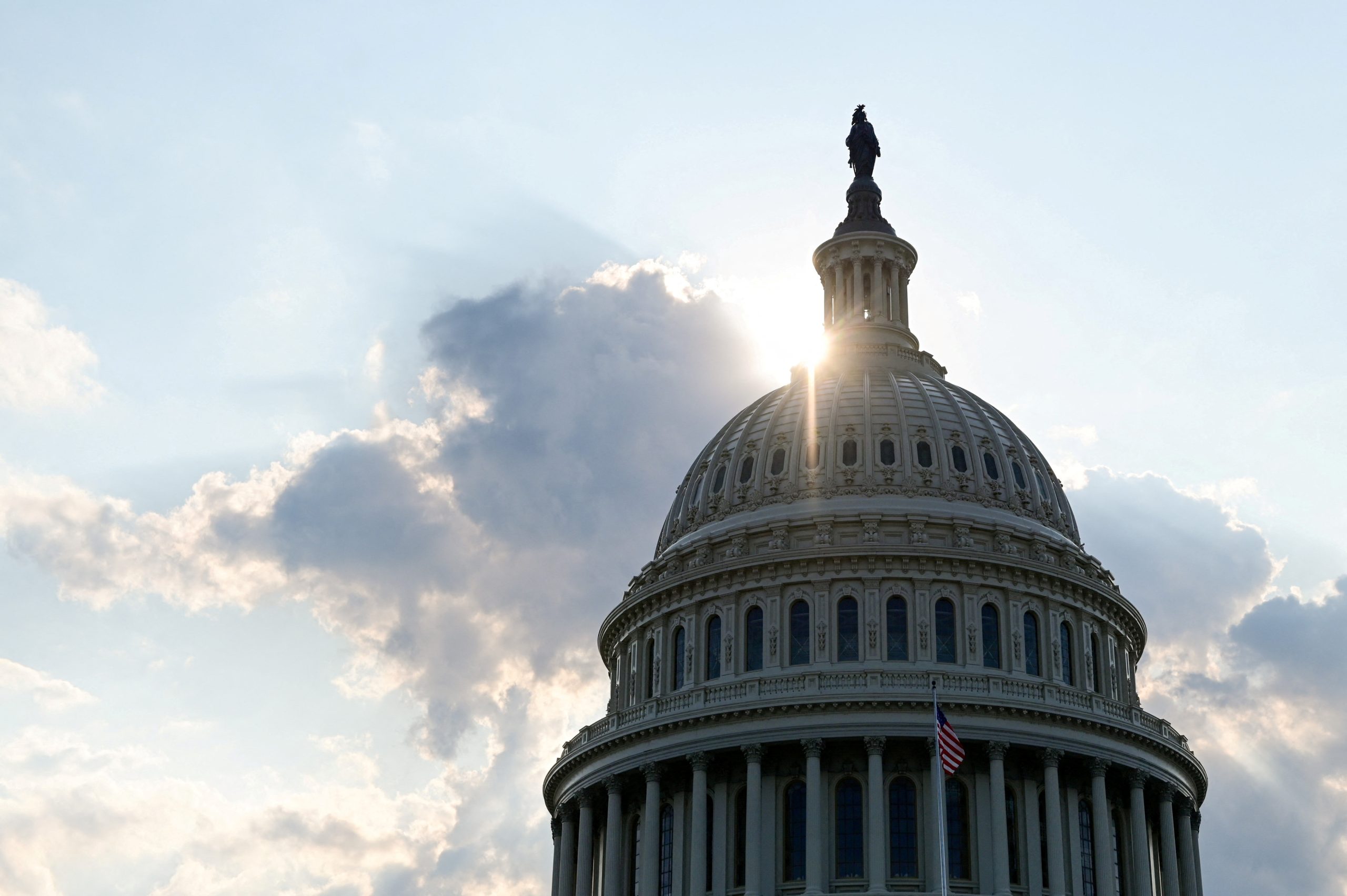 Man dies after crashing car, firing gunshots near U.S. Capitol