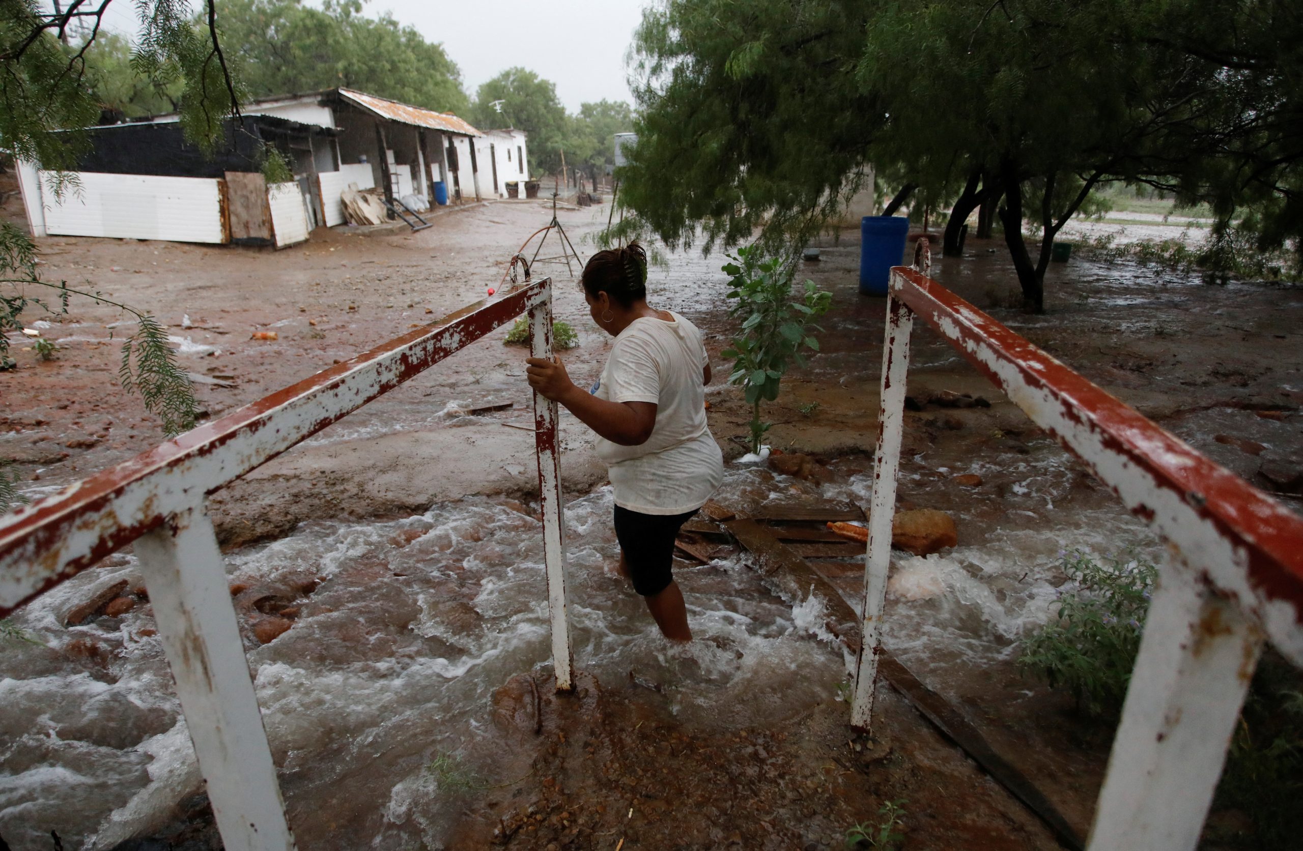 More flooding in Mexican mine frustrates rescue effort for 10 miners