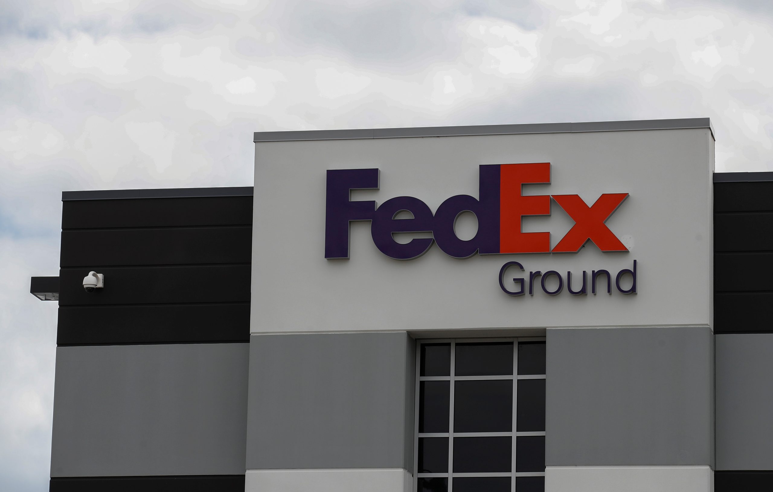 FedEx sues, then cuts ties with delivery contractor Patton