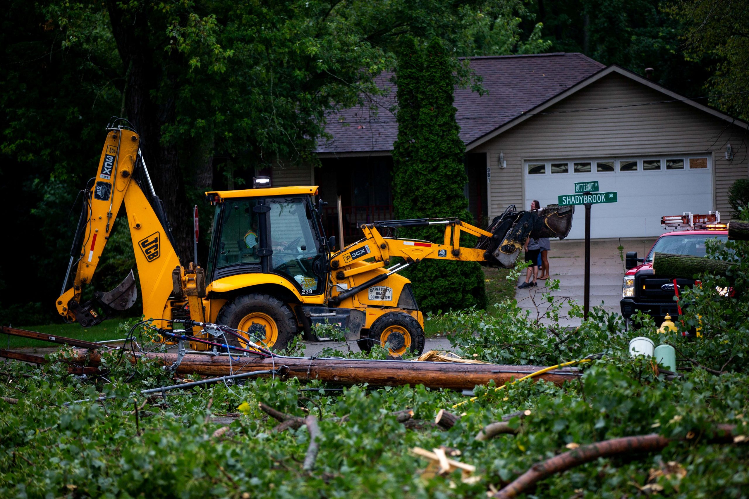 Teen dead, more than 375,000 without power in Michigan after storms