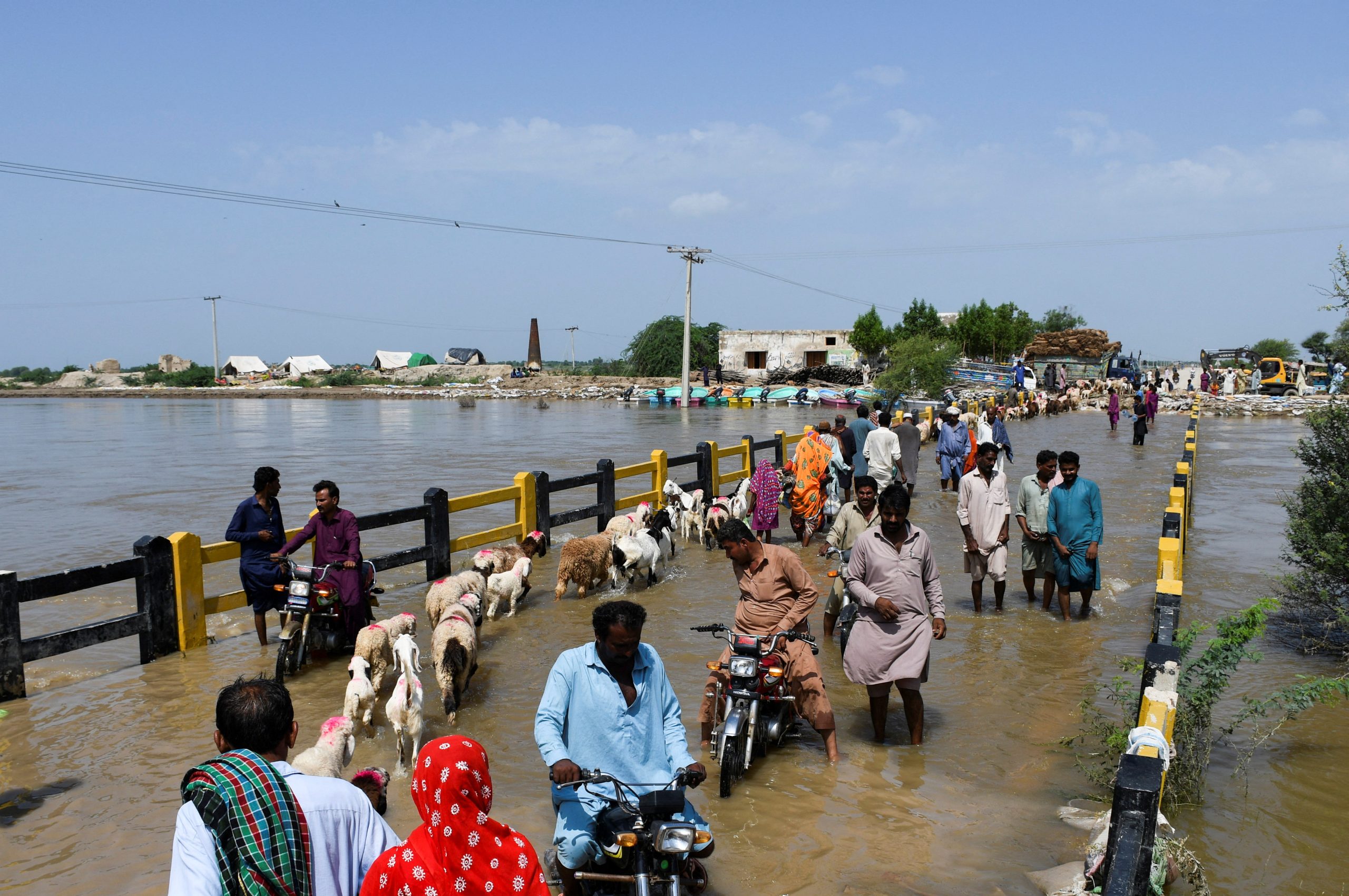 Global aid arriving as cataclysmic floods overwhelm Pakistan