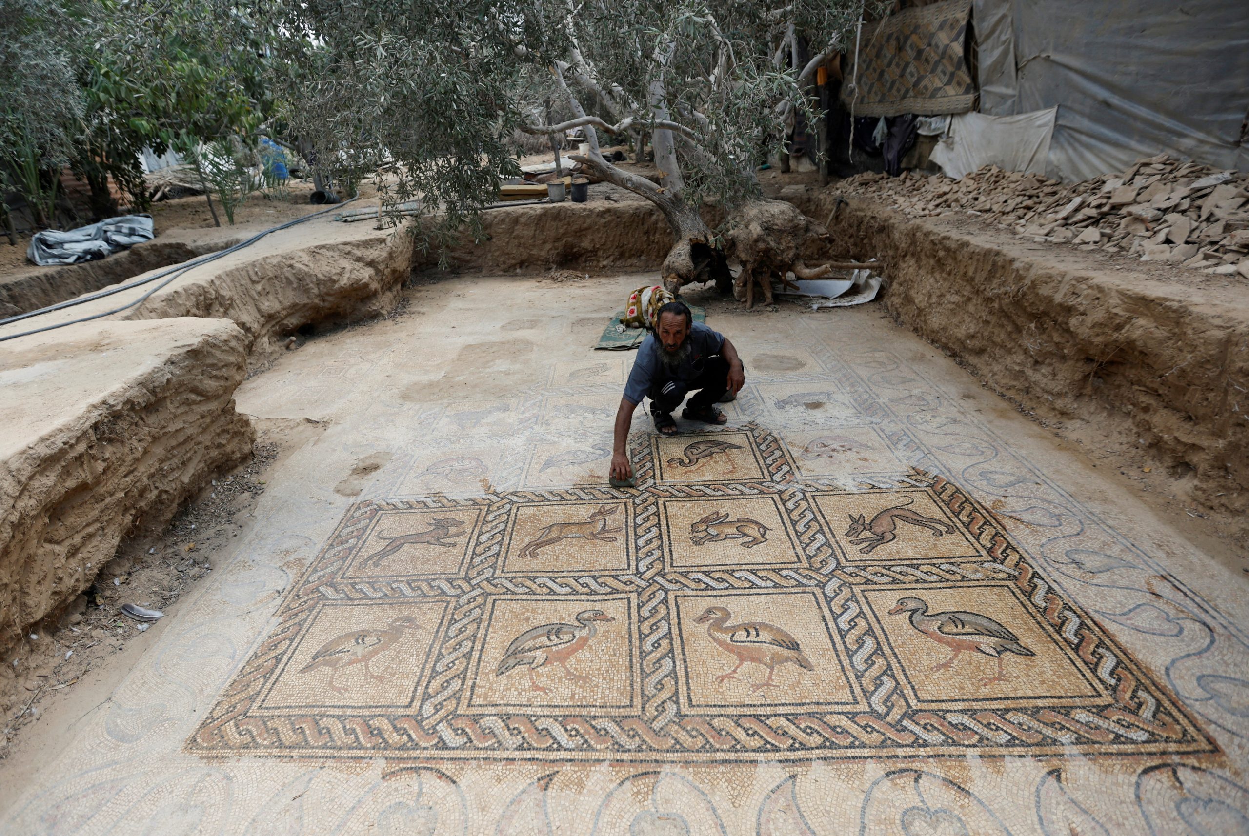 Gaza farmer unearths Byzantine-era mosaic