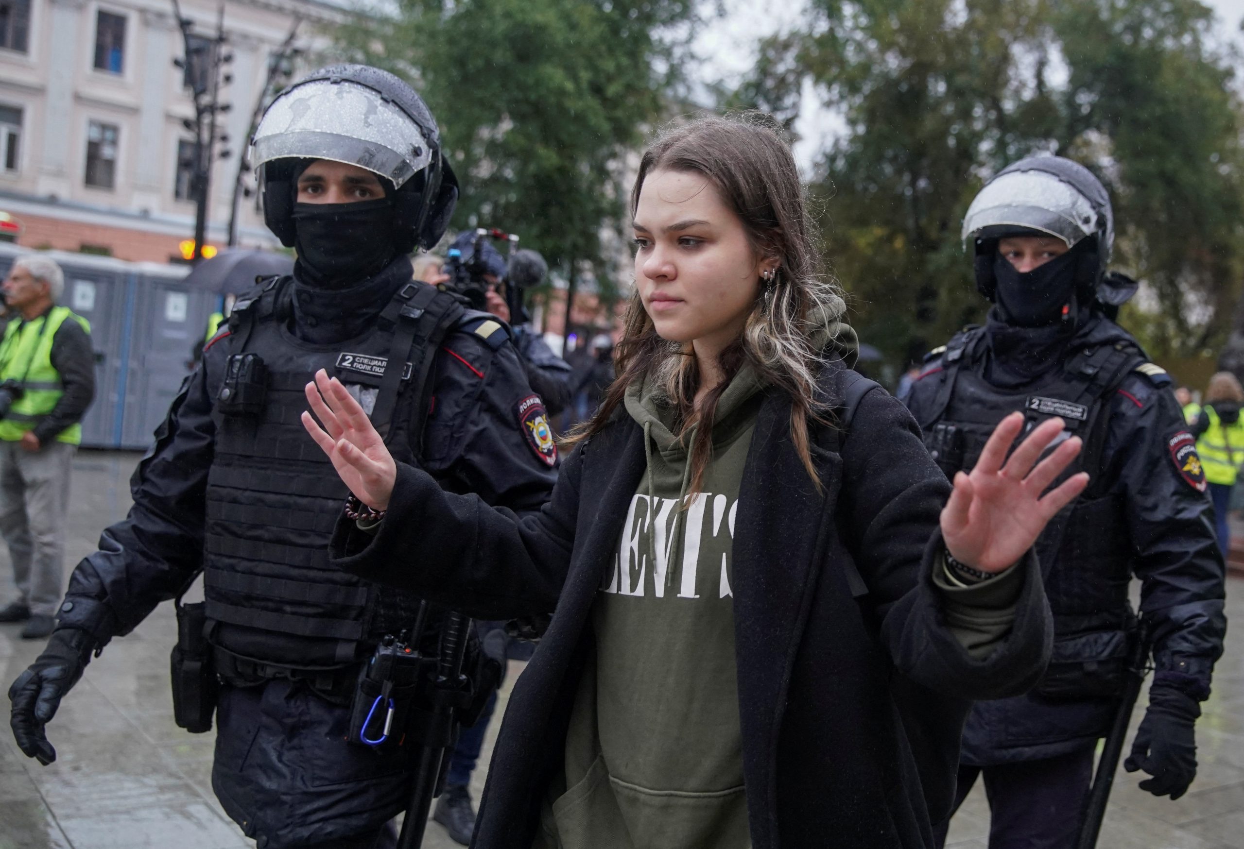 Ukraine War: Russian begins detainments after civilians protest military draft