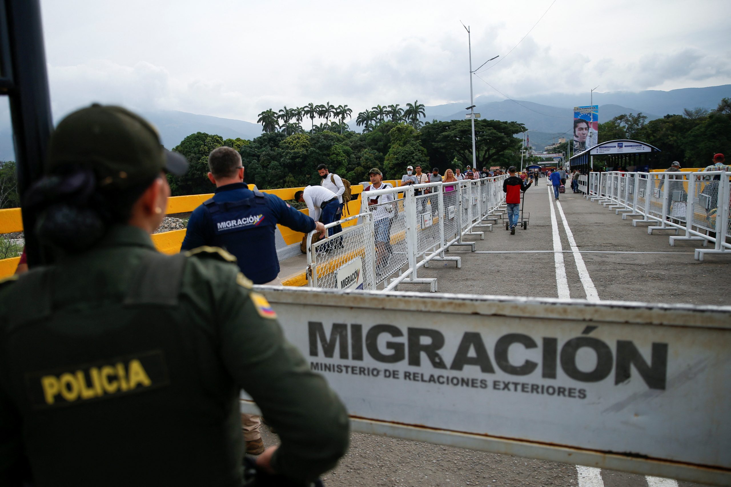 Congressmen demand answers about Venezuela sending prisoners to the border