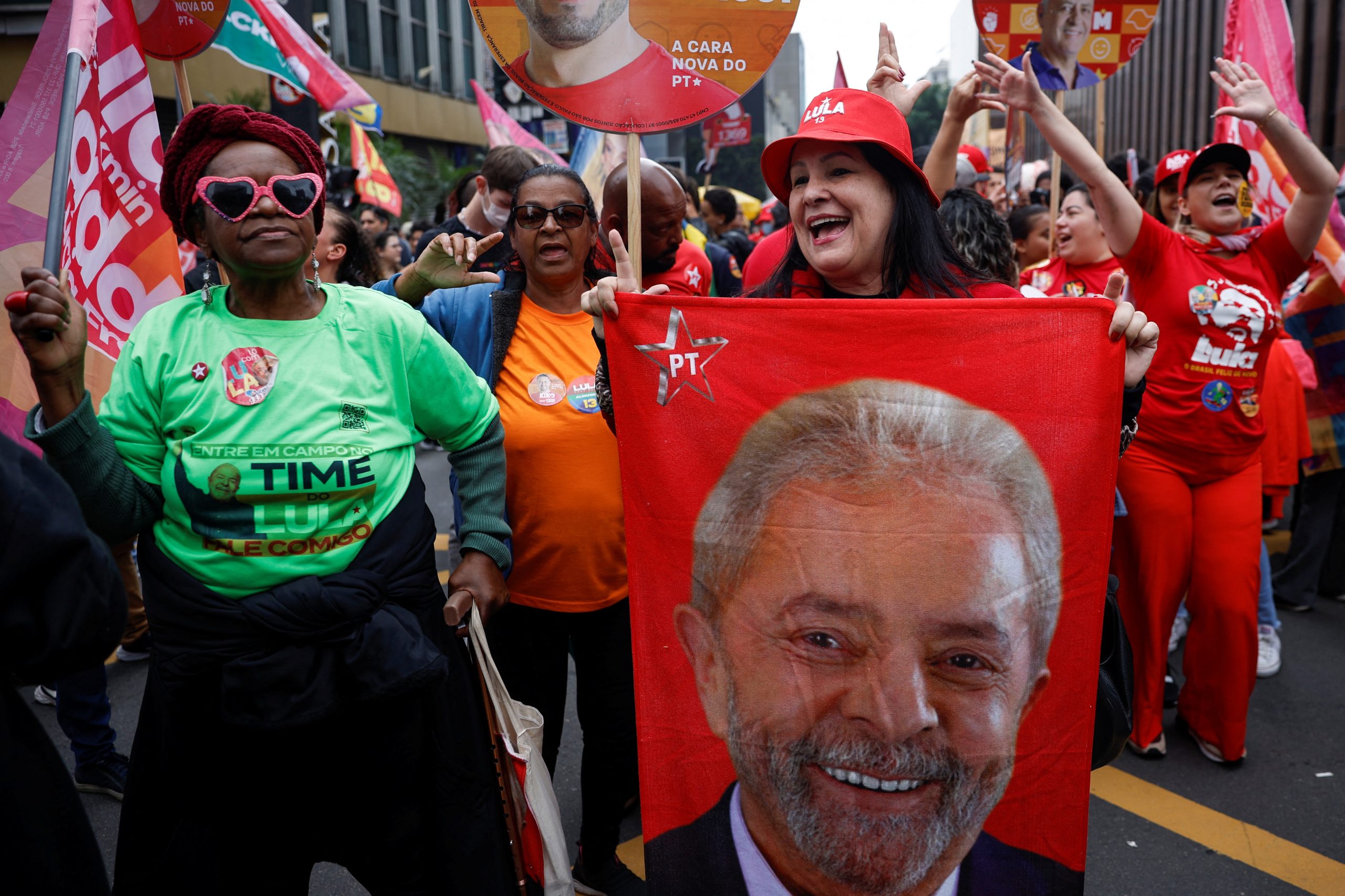 Front-runner Lula close to outright win in Brazil election